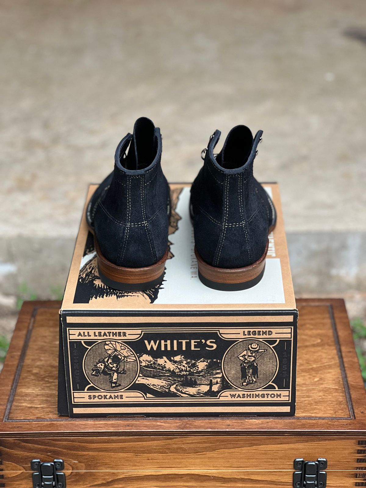 Photo by itsyaboisqueak on August 12, 2025 of the White's Semi-Dress in Seidel Black Oil Tan Roughout.