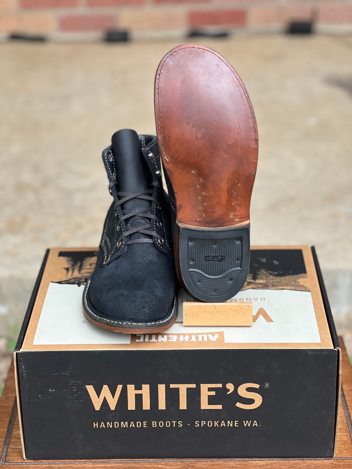 Photo by itsyaboisqueak on August 12, 2025 of the White's Semi-Dress in Seidel Black Oil Tan Roughout.