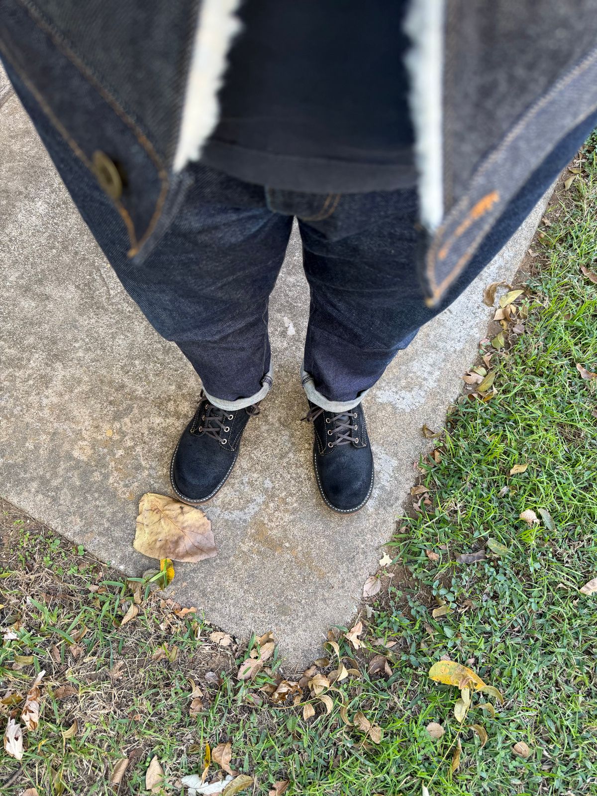 Photo by itsyaboisqueak on November 9, 2025 of the White's Semi-Dress in Seidel Black Oil Tan Roughout.