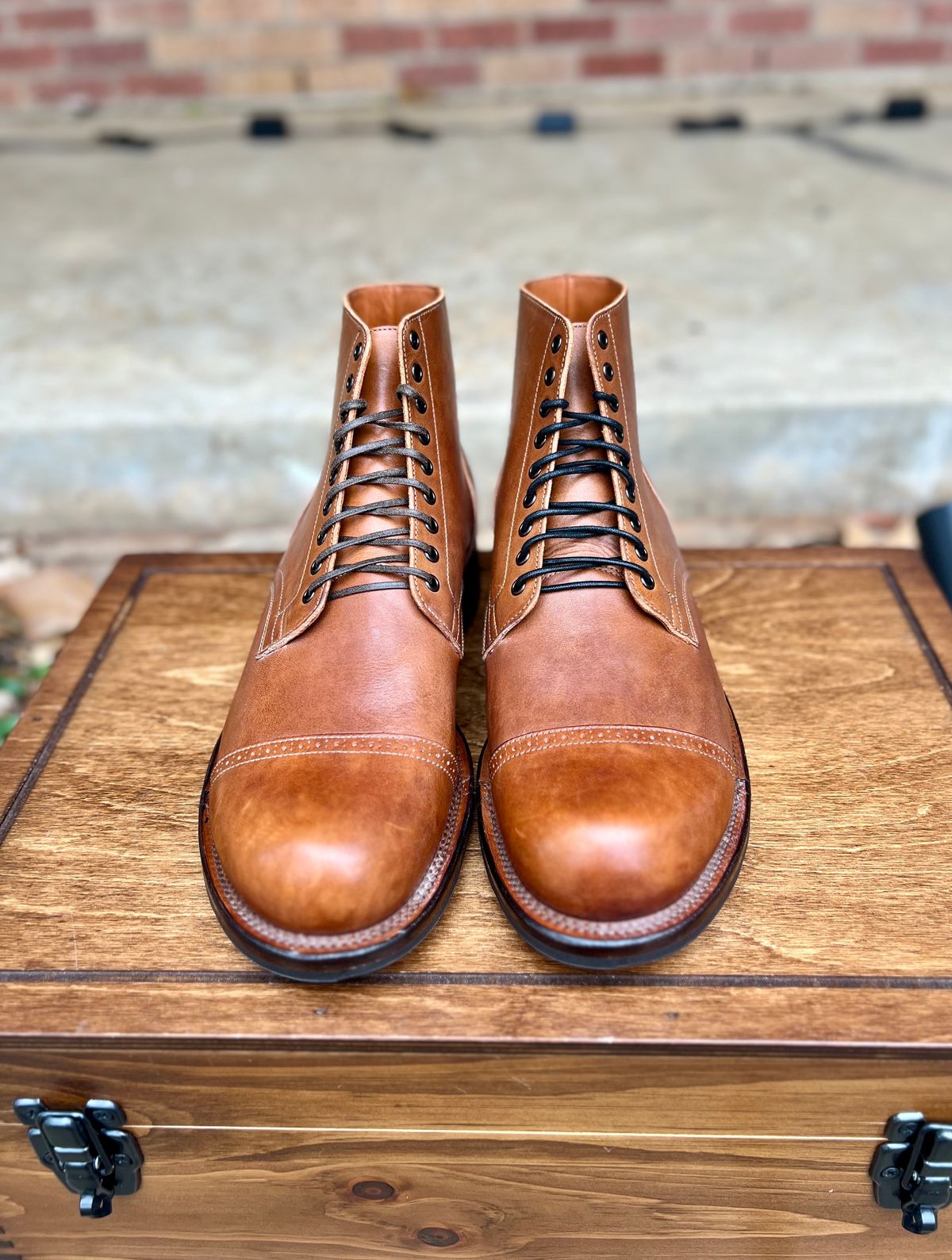 Photo by itsyaboisqueak on November 1, 2024 of the Viberg Service Boot in Conceria 800 Antique Oiled Vacchetta.