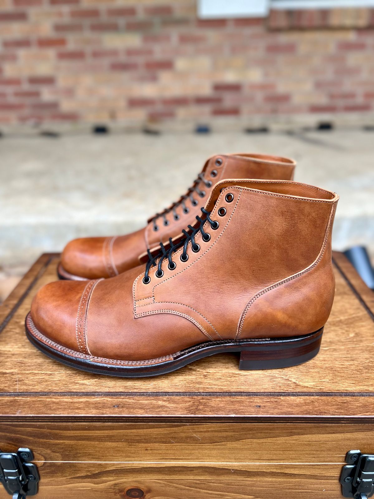 Photo by itsyaboisqueak on November 1, 2024 of the Viberg Service Boot in Conceria 800 Antique Oiled Vacchetta.
