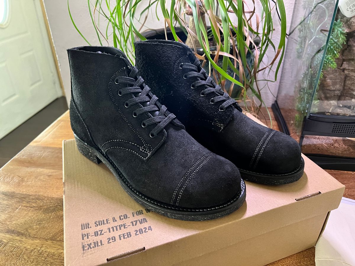 Photo by itsyaboisqueak on July 2, 2024 of the Dr. Sole OZ Trooper Service Boot in Black Oil Tanned Roughout.