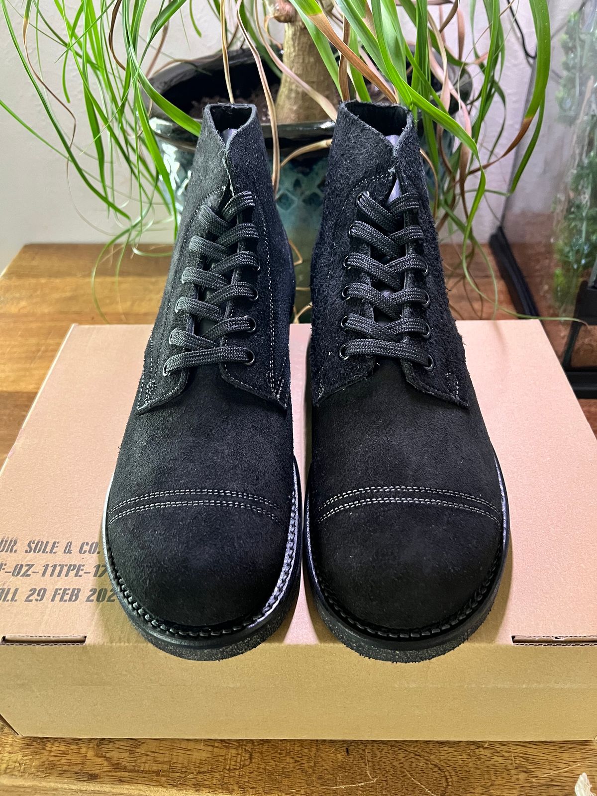 Photo by itsyaboisqueak on July 2, 2024 of the Dr. Sole OZ Trooper Service Boot in Black Oil Tanned Roughout.