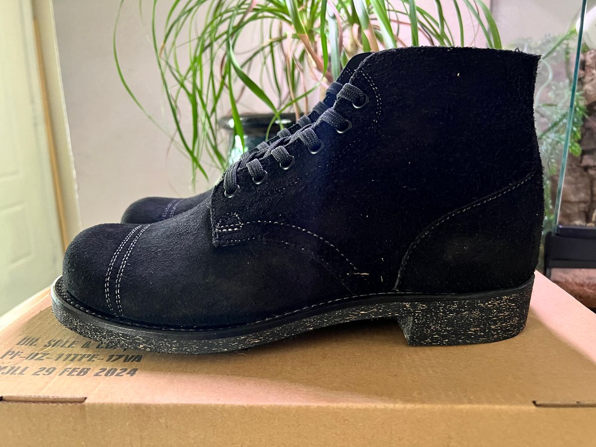 Photo by itsyaboisqueak on July 2, 2024 of the Dr. Sole OZ Trooper Service Boot in Black Oil Tanned Roughout.