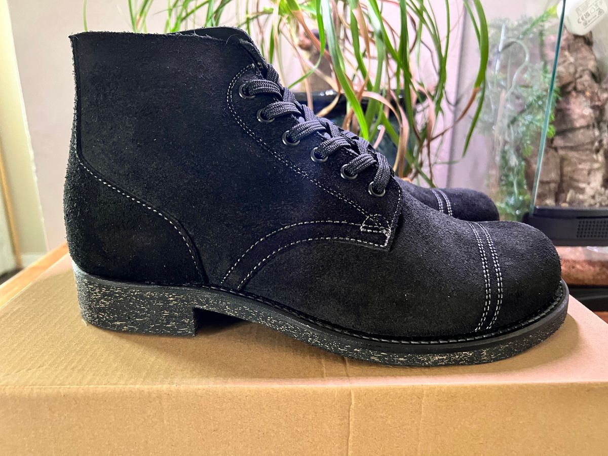 Photo by itsyaboisqueak on July 2, 2024 of the Dr. Sole OZ Trooper Service Boot in Black Oil Tanned Roughout.