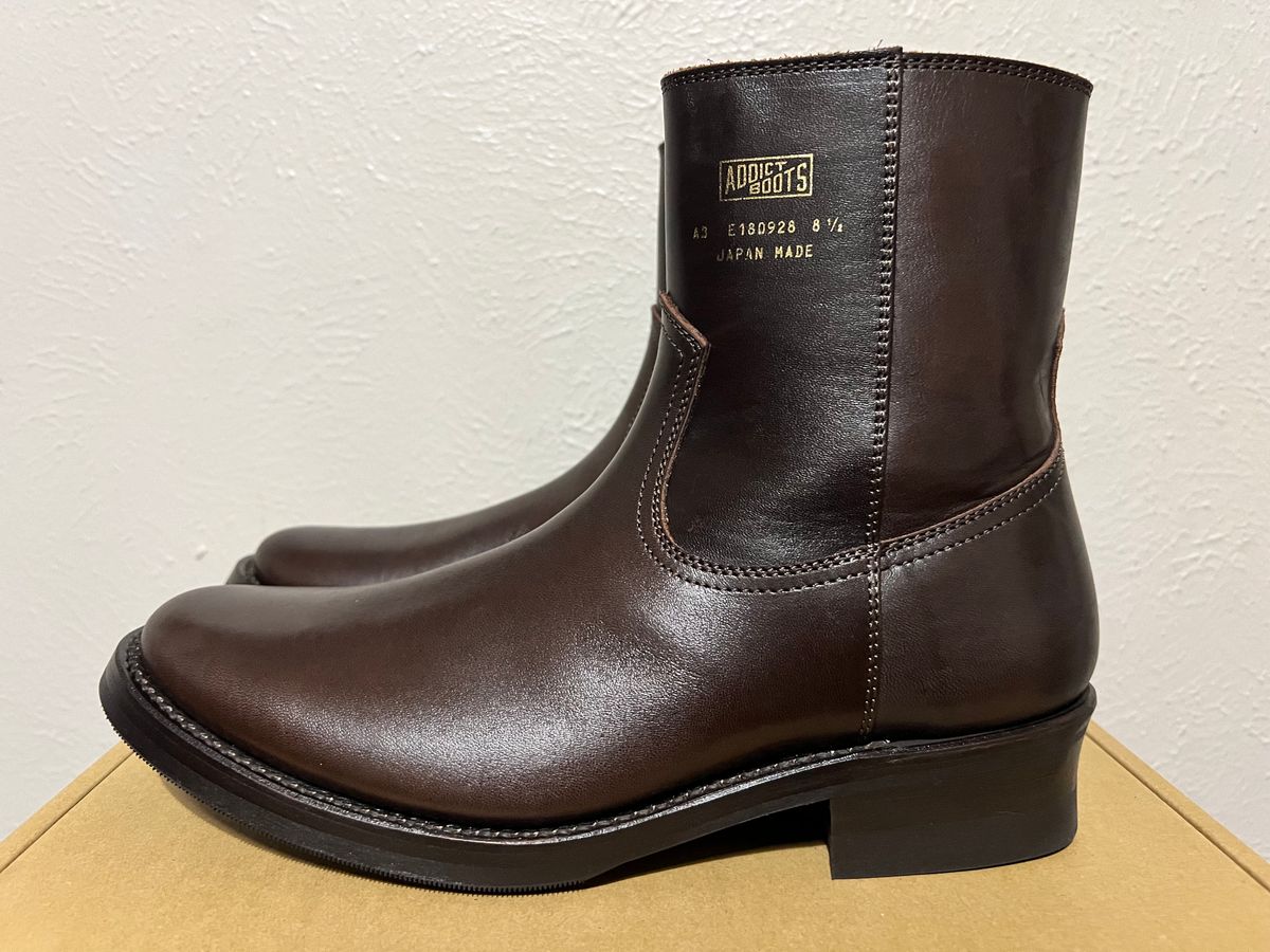 Photo by itsyaboisqueak on September 6, 2024 of the Addict Boots AB-05 Zip Western Boots in Brown Horsehide.