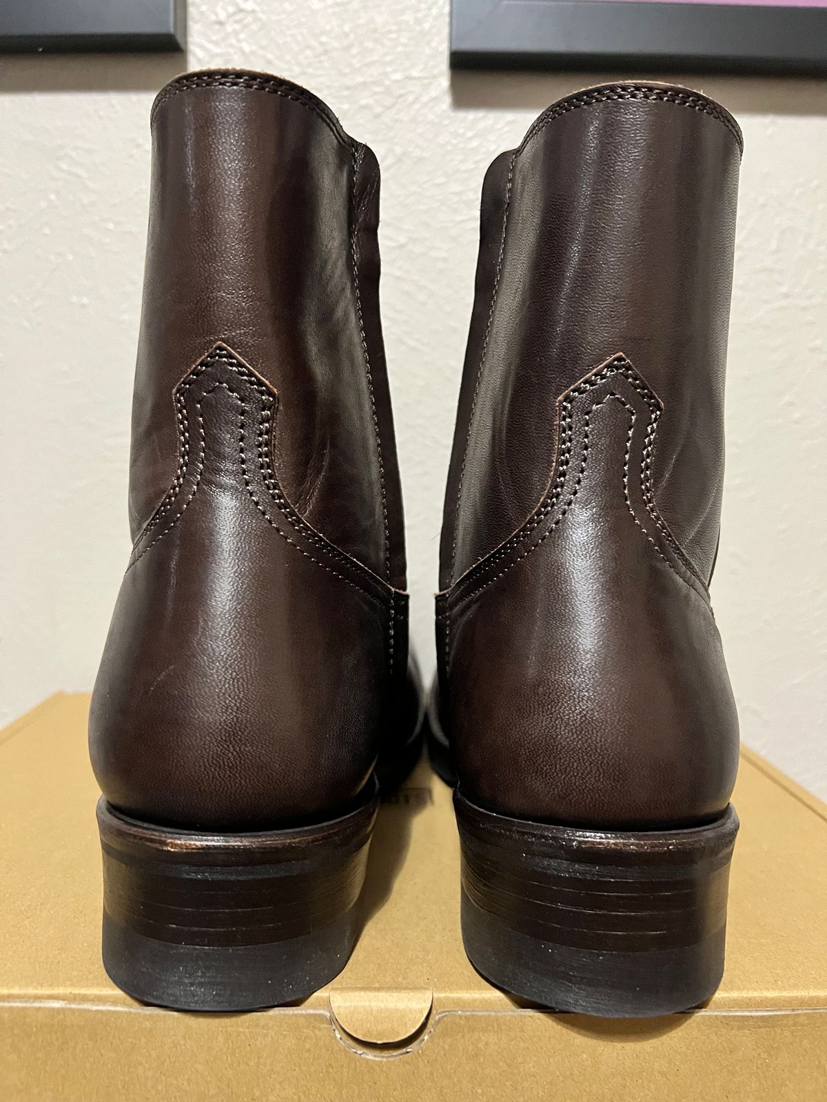 Photo by itsyaboisqueak on September 6, 2024 of the Addict Boots AB-05 Zip Western Boots in Brown Horsehide.