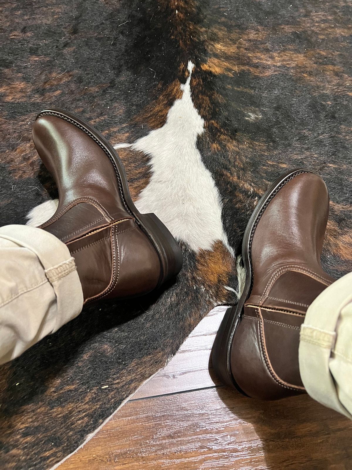 Photo by itsyaboisqueak on September 5, 2024 of the Addict Boots AB-05 Zip Western Boots in Brown Horsehide.