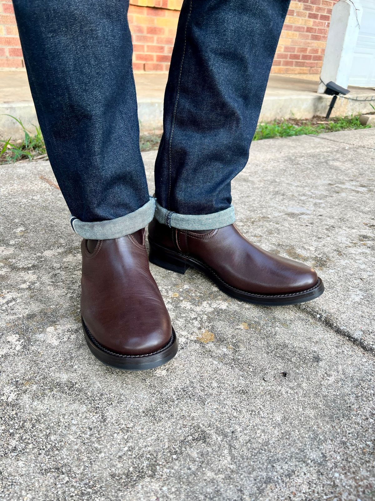 Photo by itsyaboisqueak on September 6, 2024 of the Addict Boots AB-05 Zip Western Boots in Brown Horsehide.