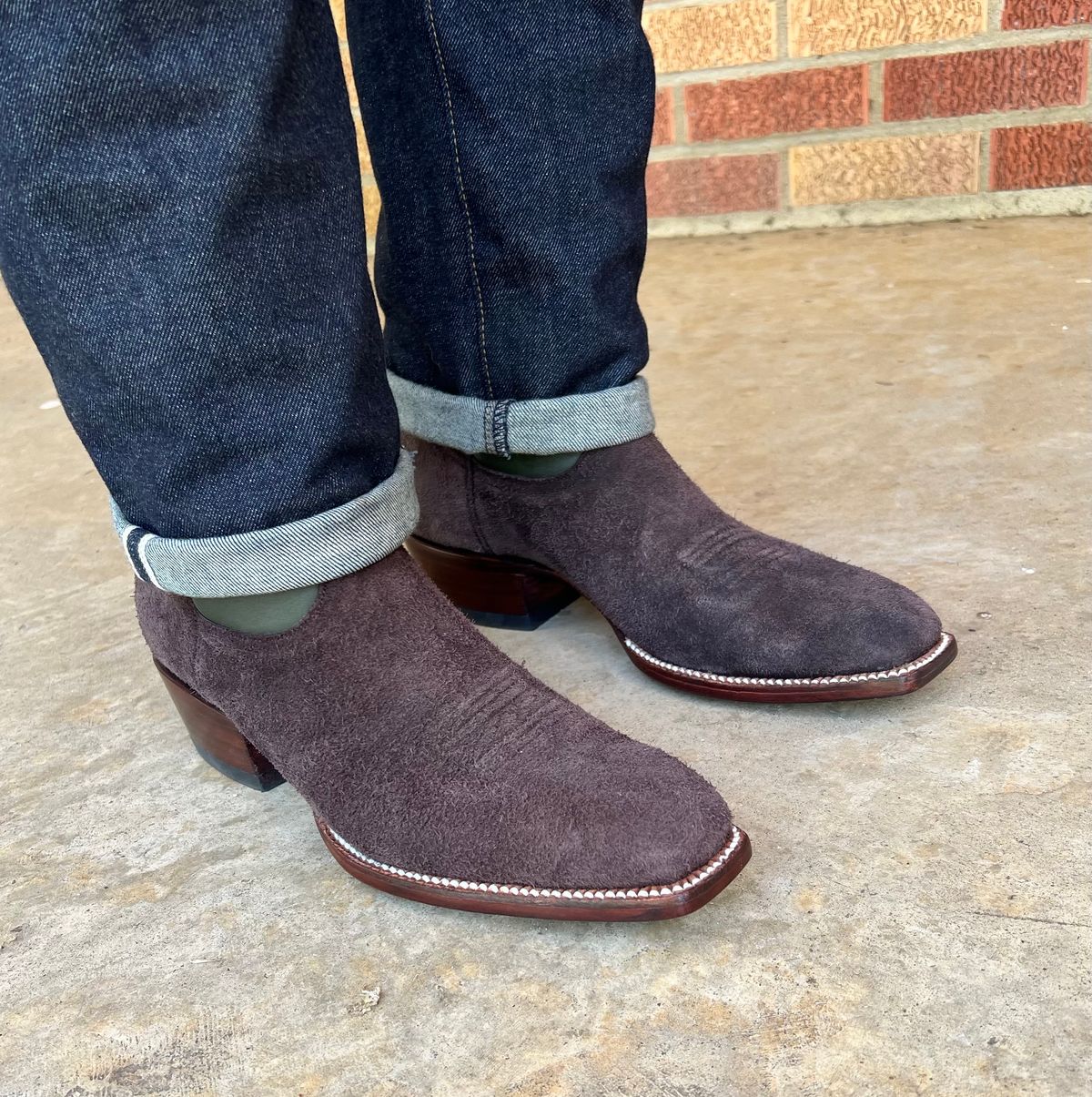 Photo by itsyaboisqueak on July 3, 2024 of the Heritage Boot Co The Real McKay in Chocolate Roughout & Forest Green Calf.