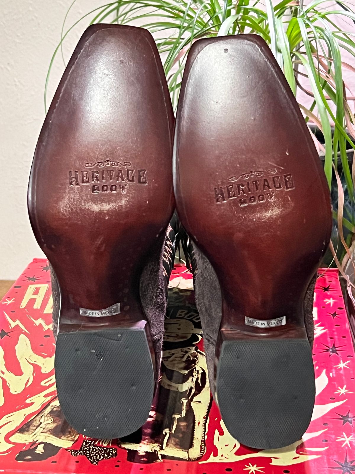 Photo by itsyaboisqueak on July 4, 2024 of the Heritage Boot Co The Real McKay in Chocolate Roughout & Forest Green Calf.