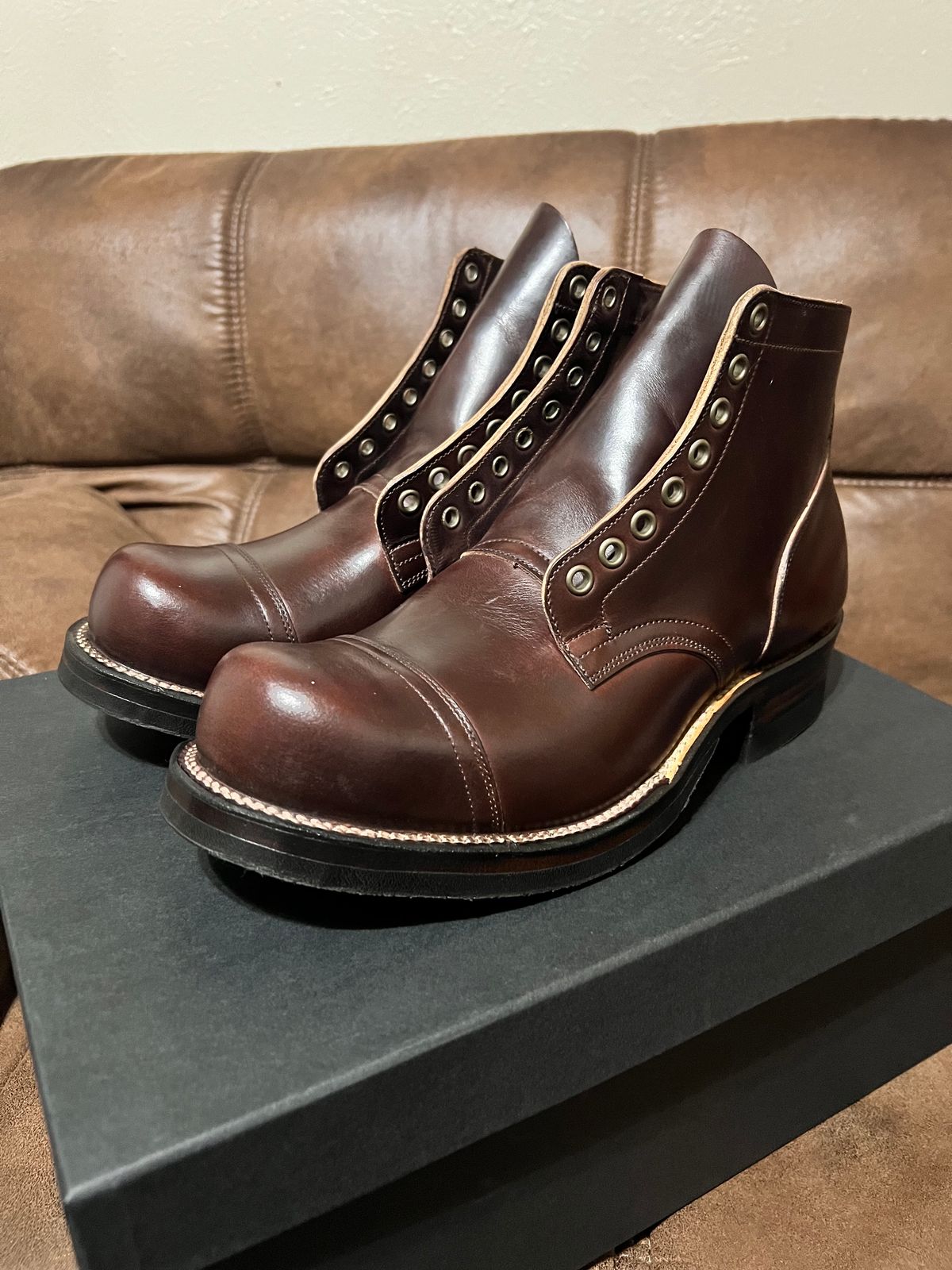 Photo by itsyaboisqueak on December 13, 2023 of the Viberg Service Boot in Horween Brown Chromexcel.