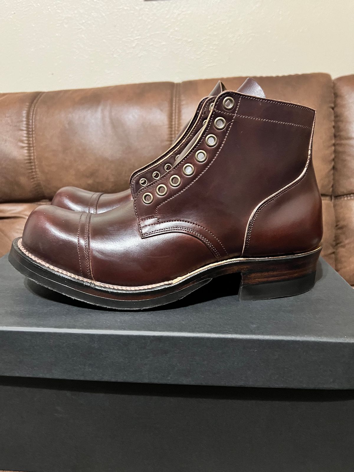 Photo by itsyaboisqueak on December 13, 2023 of the Viberg Service Boot in Horween Brown Chromexcel.