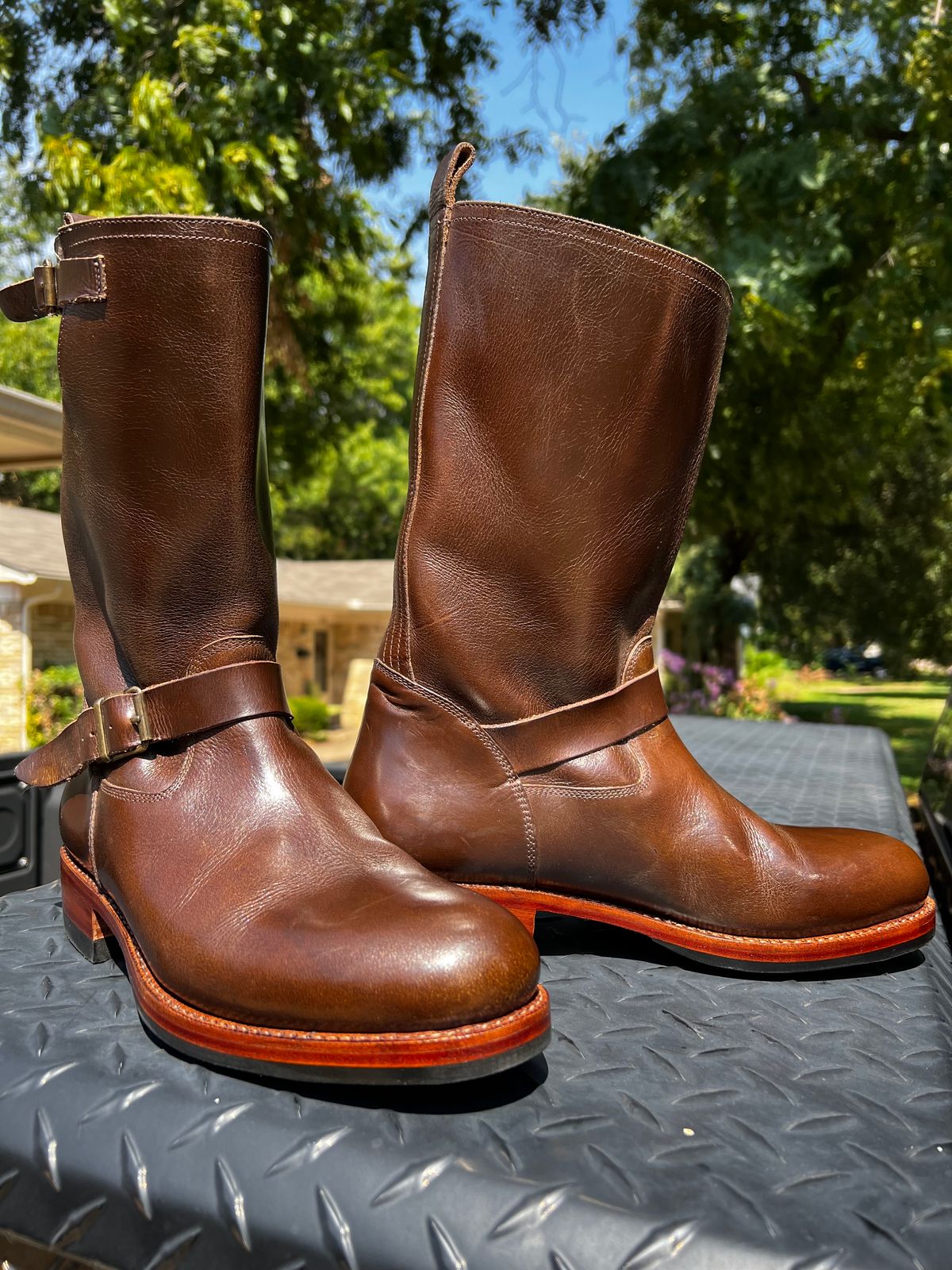 Photo by itsyaboisqueak on September 19, 2023 of the Blkbrd Shoemaker Engineer (prototype) in Horween Olive Chromexcel.