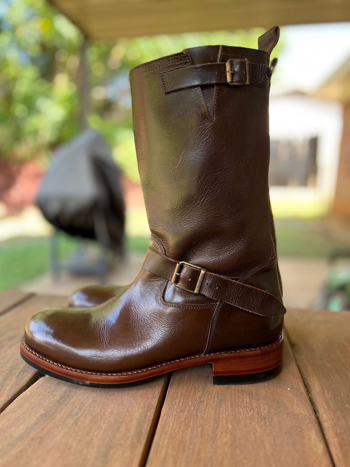 Photo by itsyaboisqueak on October 1, 2023 of the Blkbrd Shoemaker Engineer (prototype) in Horween Olive Chromexcel.