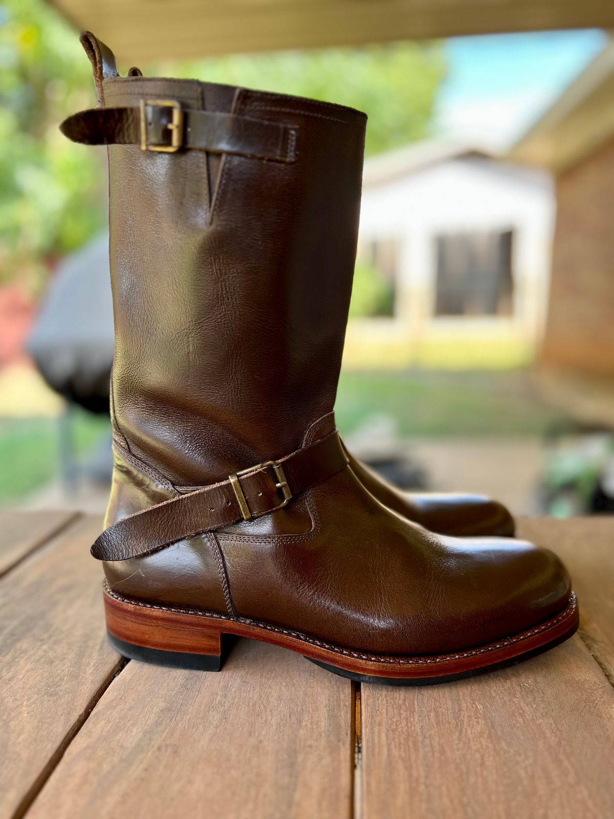 Photo by itsyaboisqueak on October 1, 2023 of the Blkbrd Shoemaker Engineer (prototype) in Horween Olive Chromexcel.