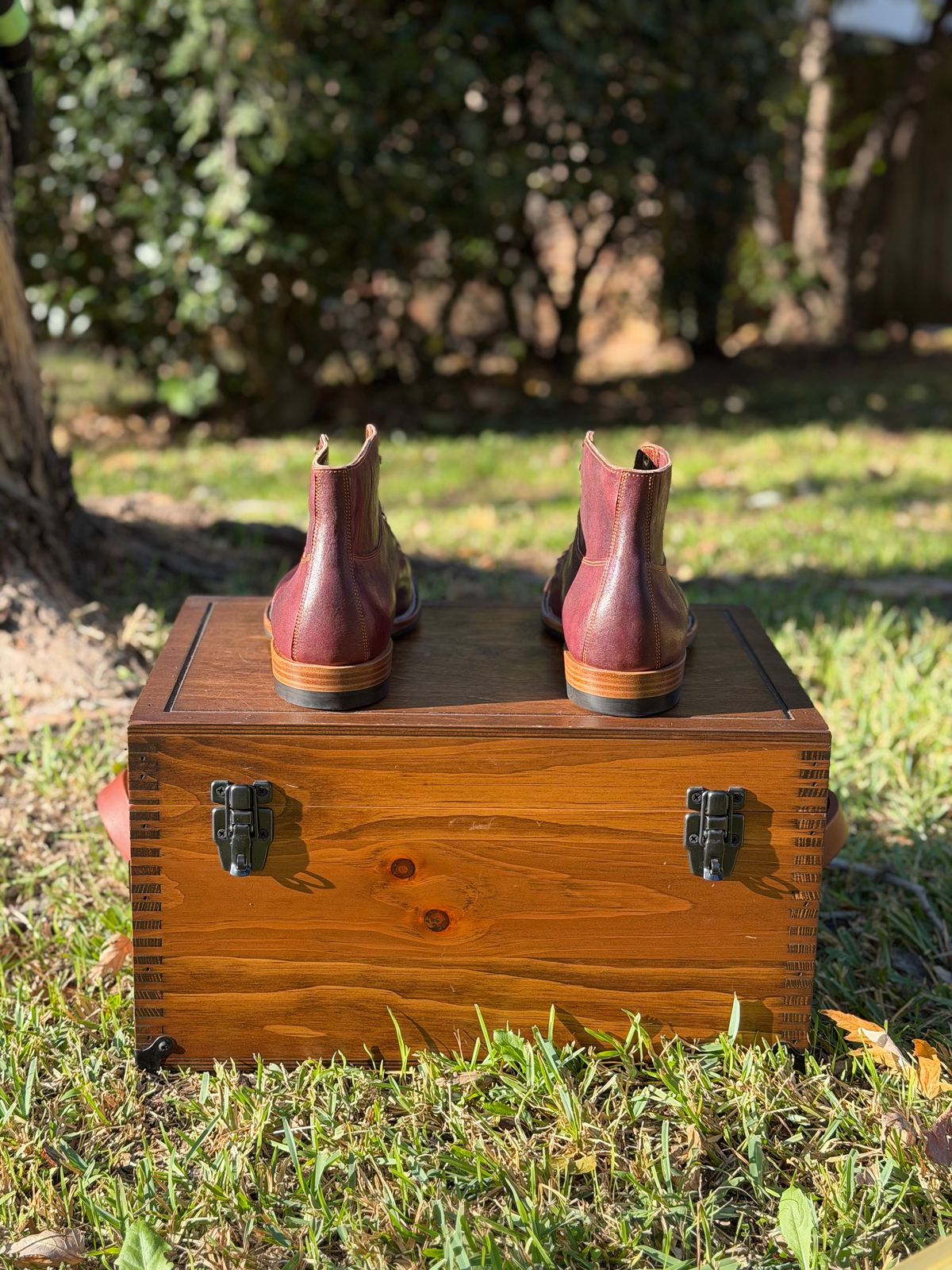 Photo by itsyaboisqueak on November 2, 2025 of the Iron Boots x Østmo Type 1 in Maryam Hand-Dyed Burgundy Washed Horsehide.