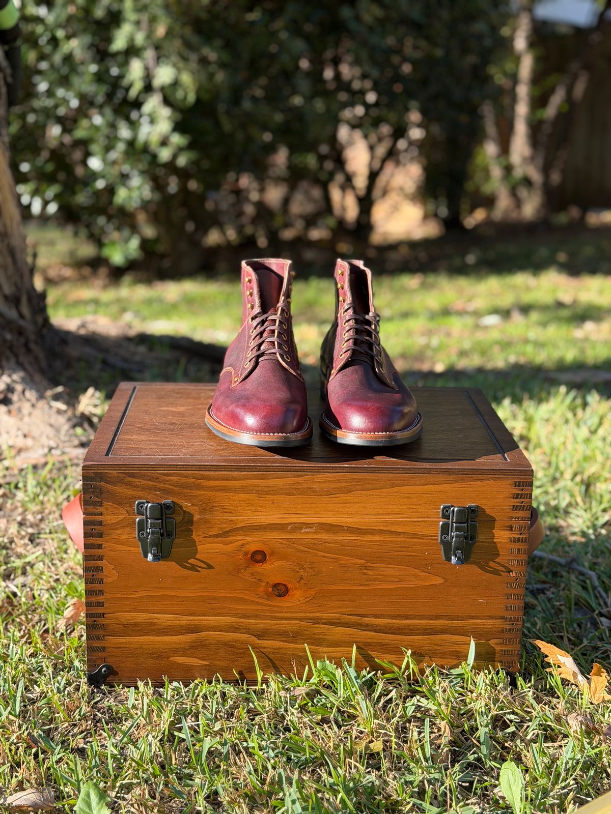 Photo by itsyaboisqueak on November 2, 2025 of the Iron Boots x Østmo Type 1 in Maryam Hand-Dyed Burgundy Washed Horsehide.