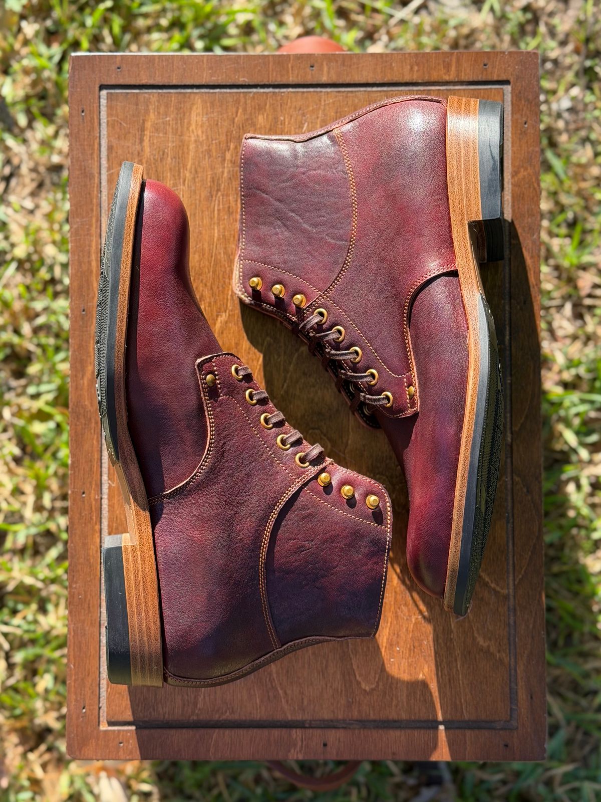 Photo by itsyaboisqueak on November 2, 2025 of the Iron Boots x Østmo Type 1 in Maryam Hand-Dyed Burgundy Washed Horsehide.