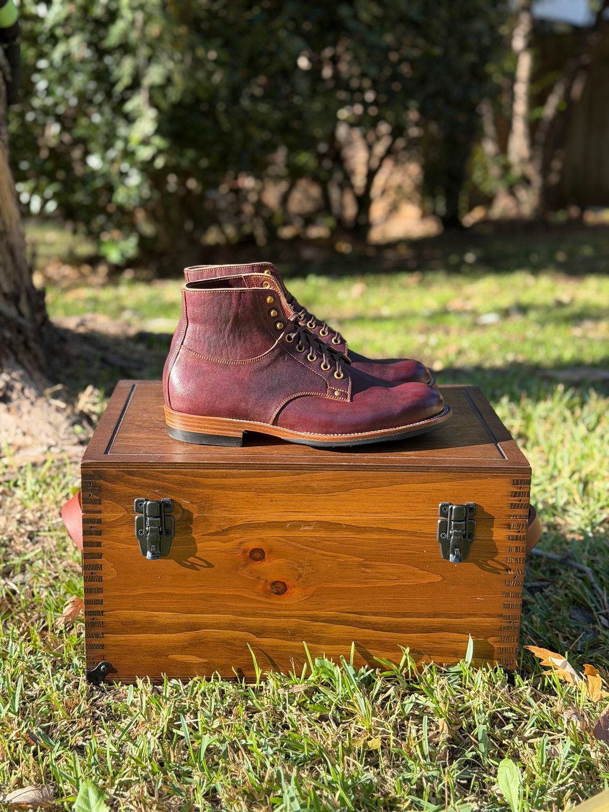 Photo by itsyaboisqueak on November 2, 2025 of the Iron Boots x Østmo Type 1 in Maryam Hand-Dyed Burgundy Washed Horsehide.