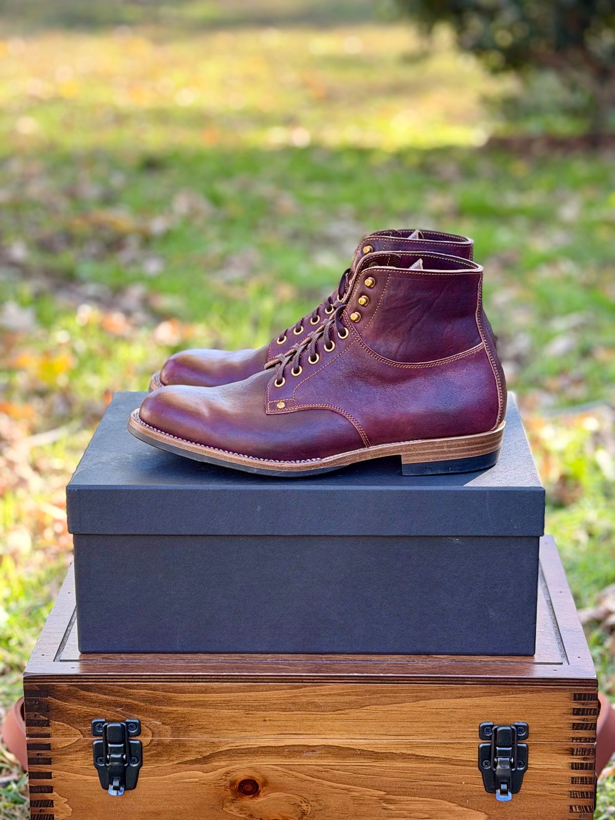 Photo by itsyaboisqueak on December 2, 2025 of the Iron Boots x Østmo Type 1 in Maryam Hand-Dyed Burgundy Washed Horsehide.
