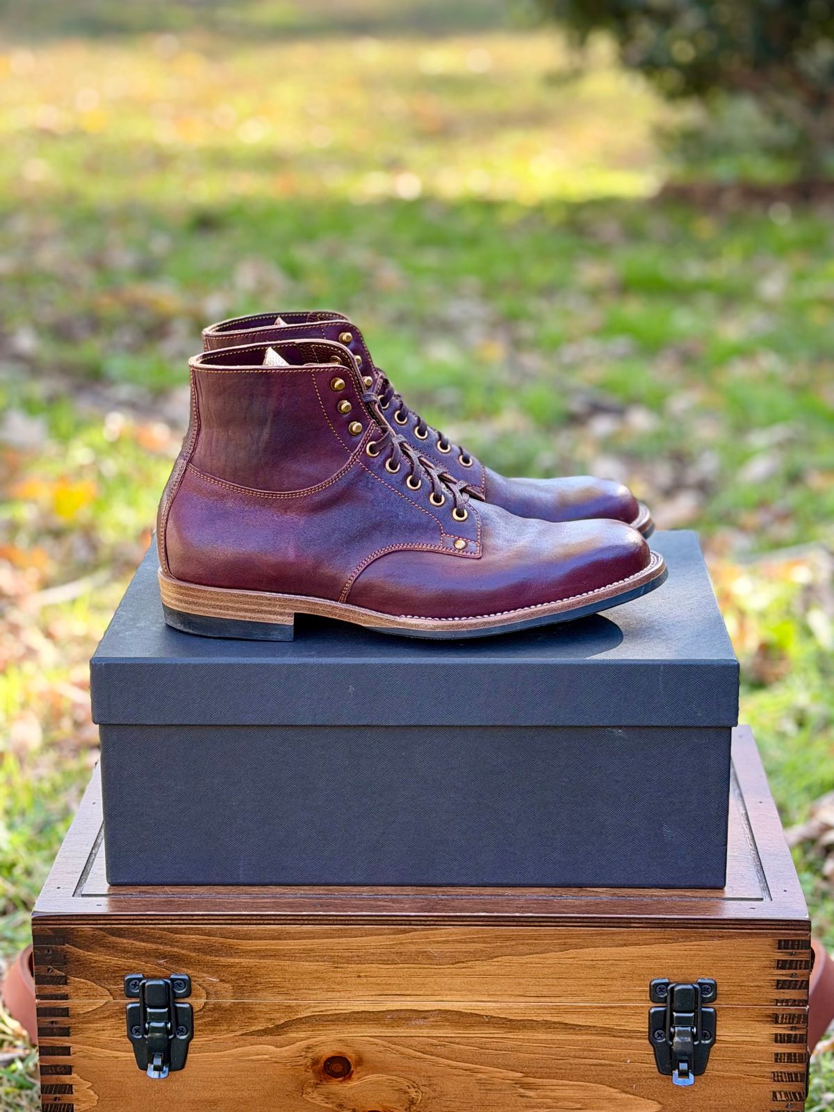 Photo by itsyaboisqueak on December 2, 2025 of the Iron Boots x Østmo Type 1 in Maryam Hand-Dyed Burgundy Washed Horsehide.