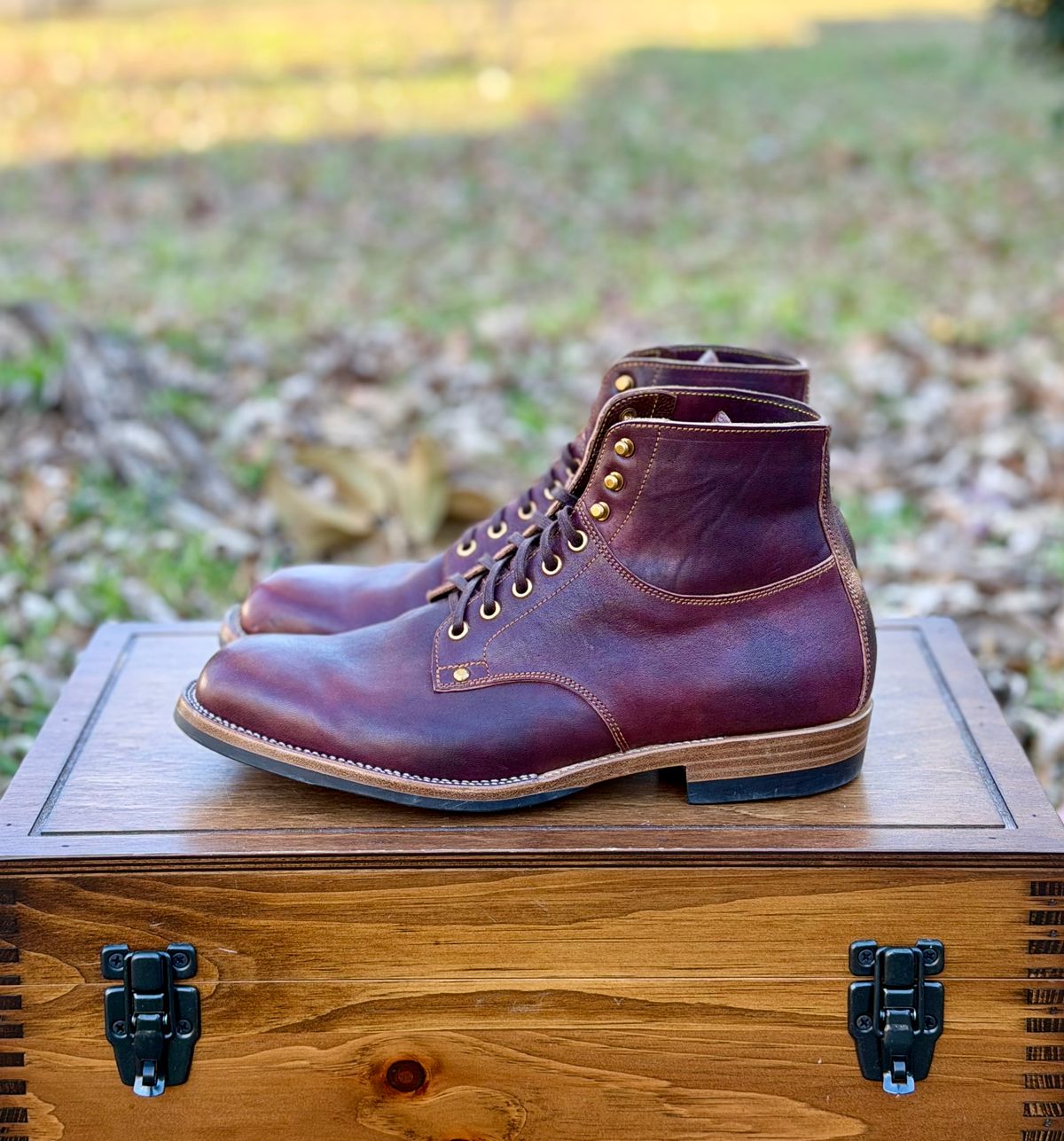 Photo by itsyaboisqueak on January 2, 2026 of the Iron Boots x Østmo Type 1 in Maryam Hand-Dyed Burgundy Washed Horsehide.