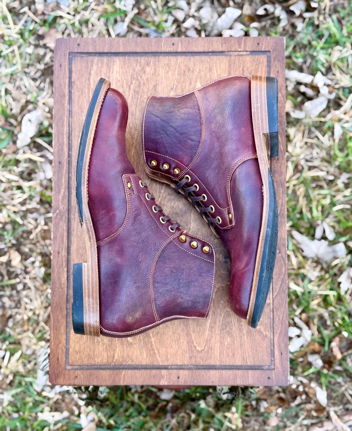 Photo by itsyaboisqueak on January 2, 2026 of the Iron Boots x Østmo Type 1 in Maryam Hand-Dyed Burgundy Washed Horsehide.