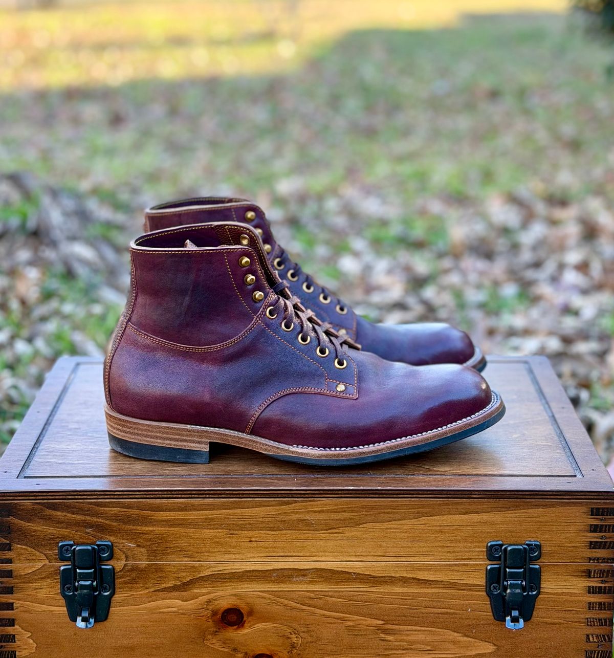 Photo by itsyaboisqueak on January 2, 2026 of the Iron Boots x Østmo Type 1 in Maryam Hand-Dyed Burgundy Washed Horsehide.