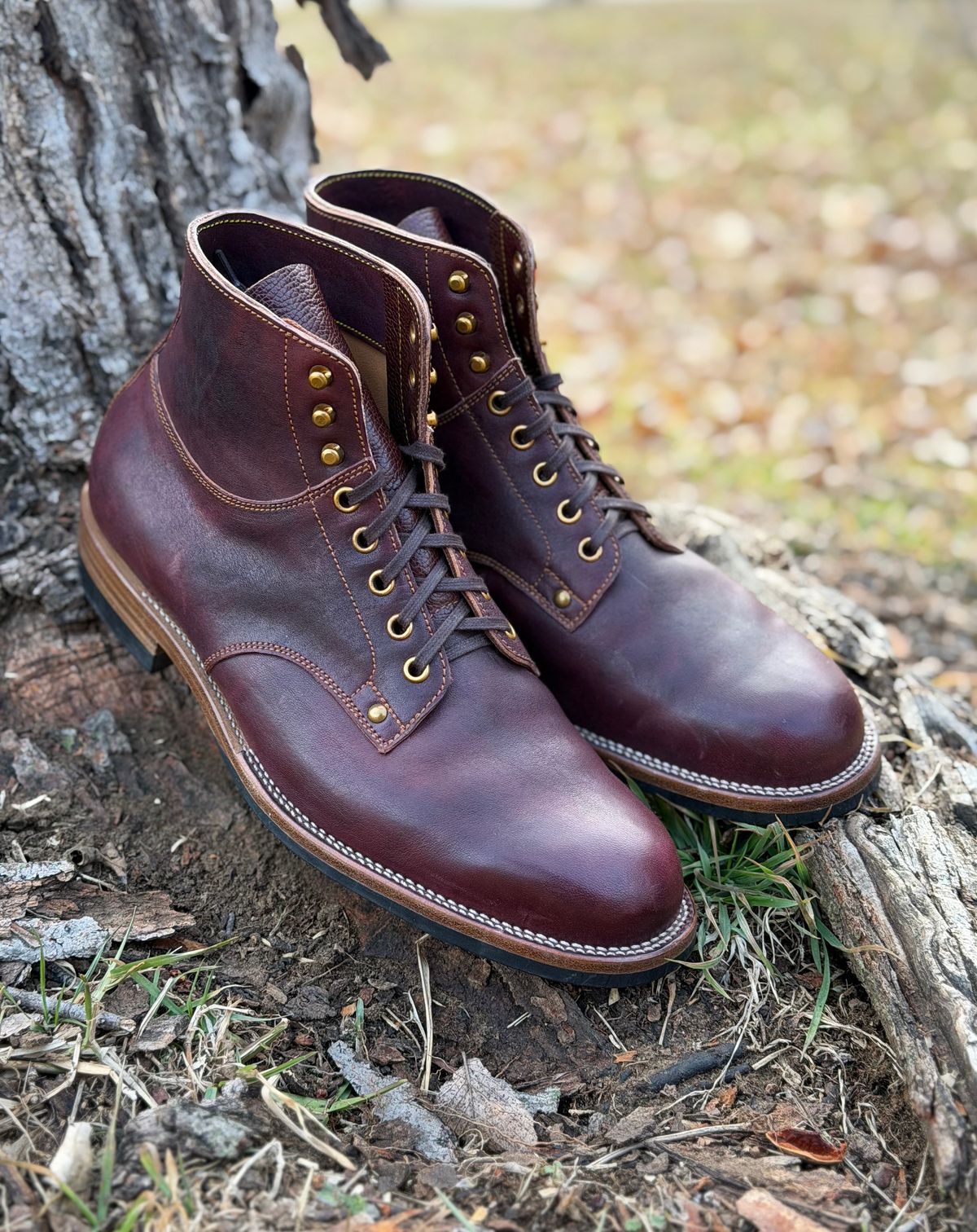 Photo by itsyaboisqueak on February 3, 2026 of the Iron Boots x Østmo Type 1 in Maryam Hand-Dyed Burgundy Washed Horsehide.