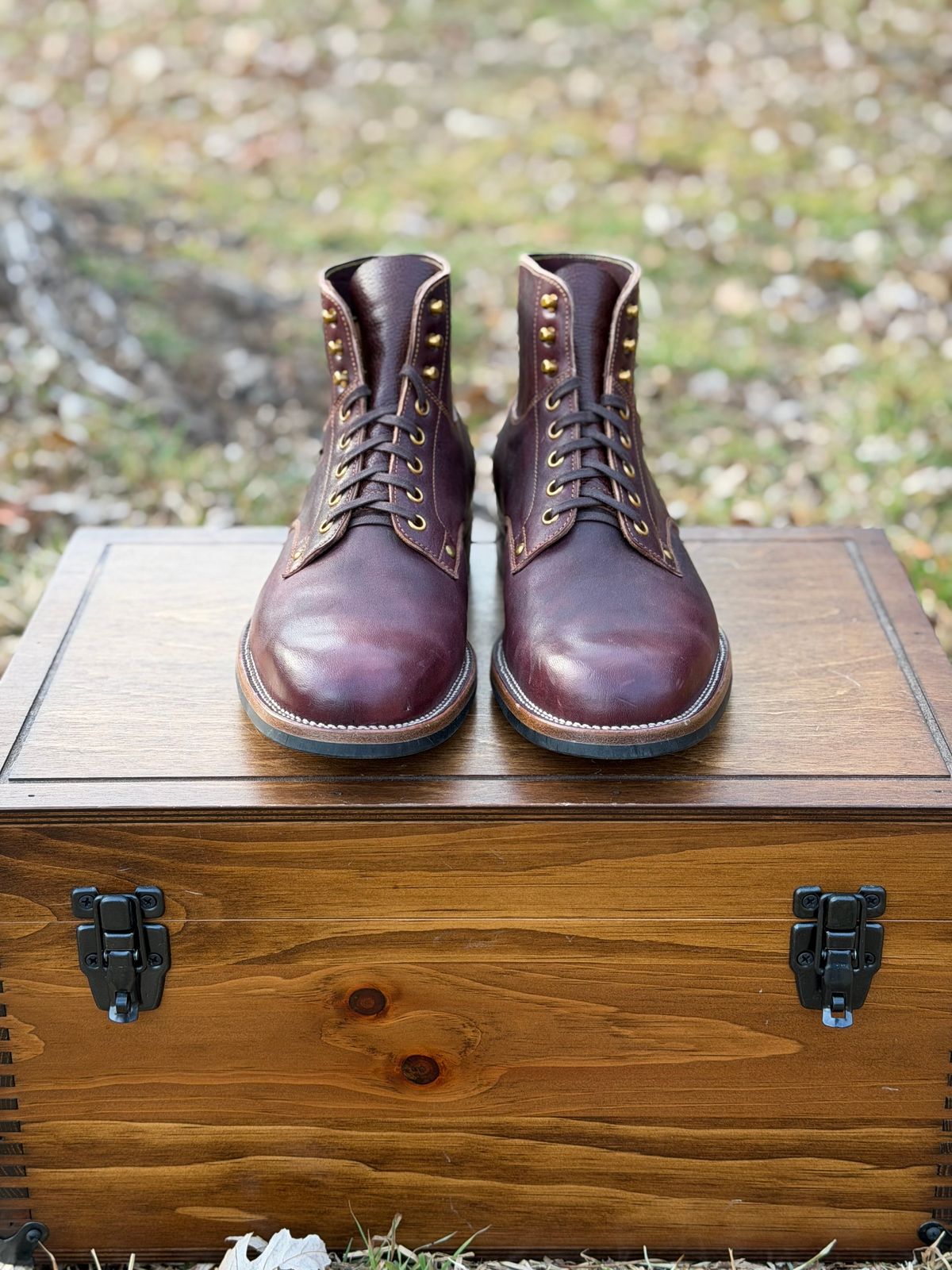 Photo by itsyaboisqueak on February 3, 2026 of the Iron Boots x Østmo Type 1 in Maryam Hand-Dyed Burgundy Washed Horsehide.