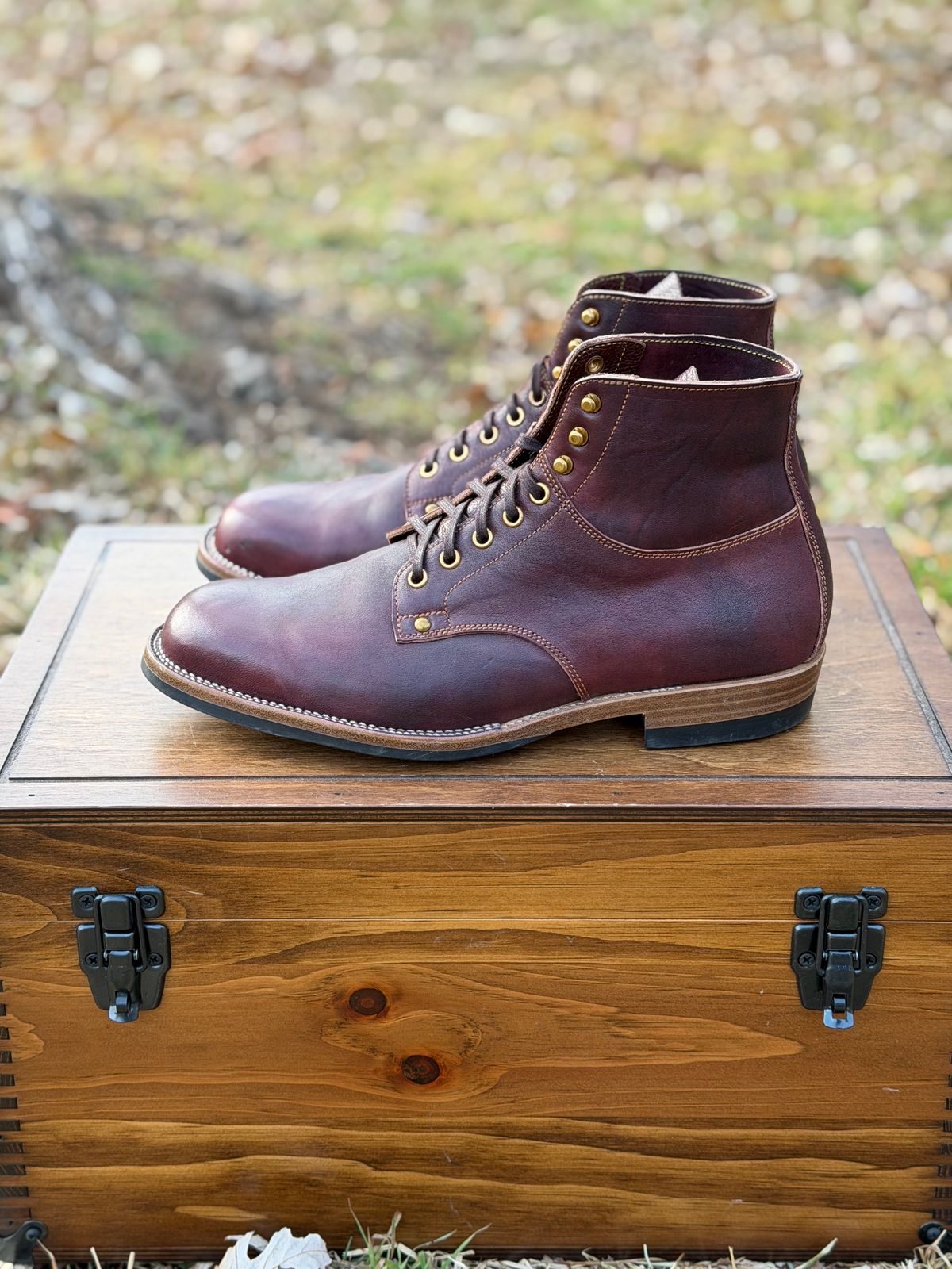 Photo by itsyaboisqueak on February 3, 2026 of the Iron Boots x Østmo Type 1 in Maryam Hand-Dyed Burgundy Washed Horsehide.