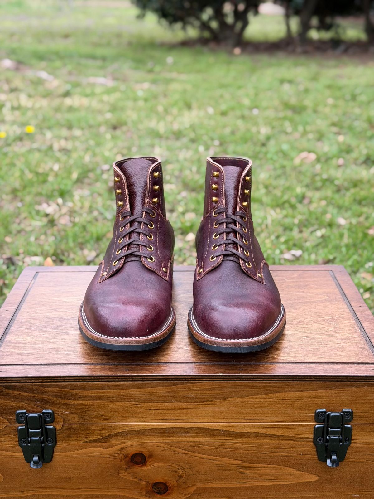 Photo by itsyaboisqueak on March 1, 2026 of the Iron Boots x Østmo Type 1 in Maryam Hand-Dyed Burgundy Washed Horsehide.