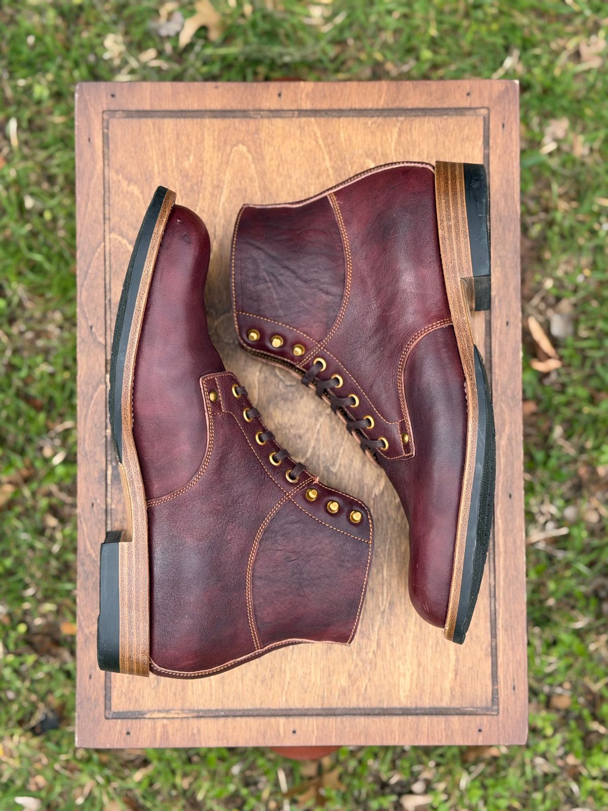 Photo by itsyaboisqueak on March 1, 2026 of the Iron Boots x Østmo Type 1 in Maryam Hand-Dyed Burgundy Washed Horsehide.