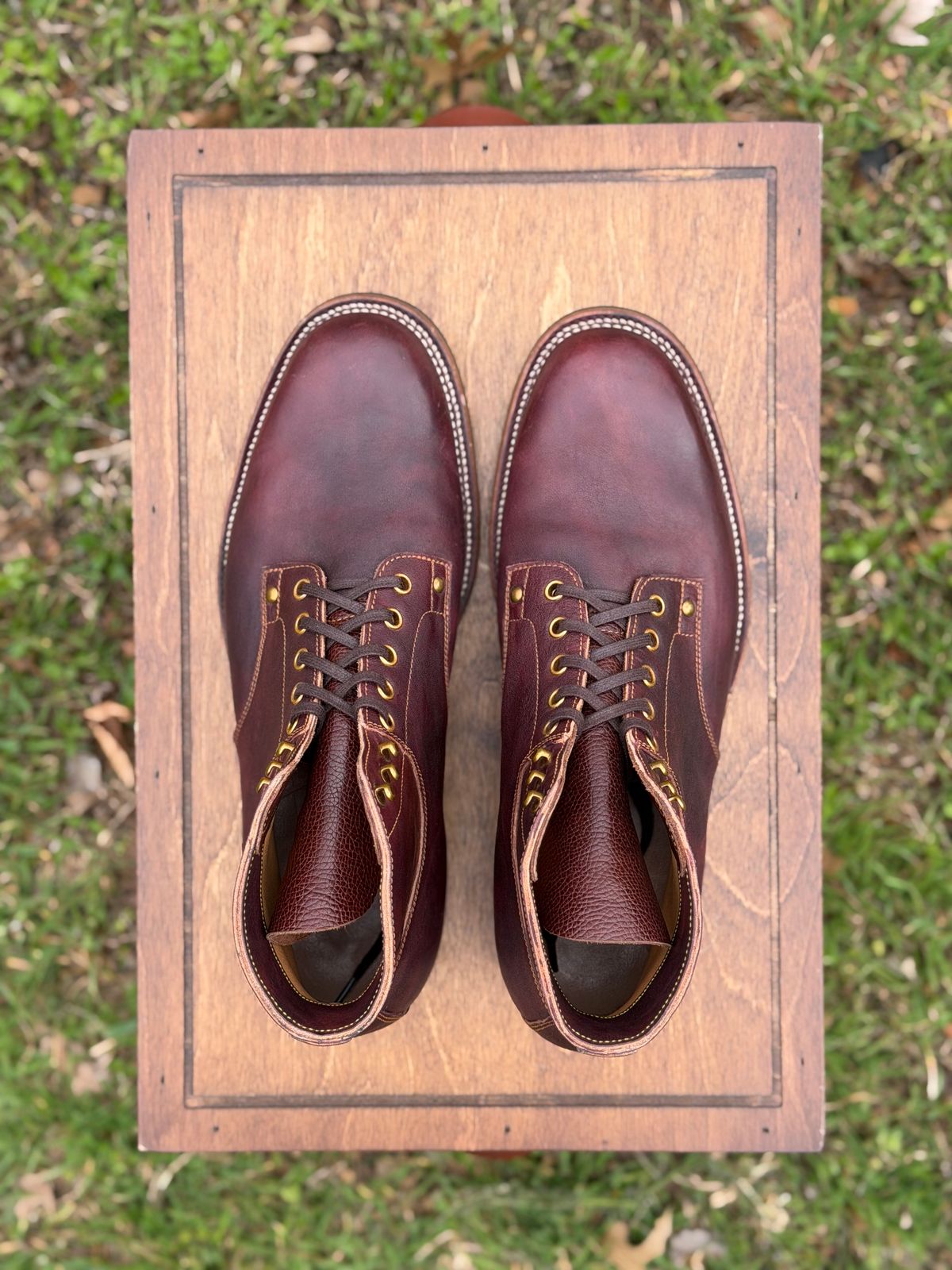 Photo by itsyaboisqueak on March 1, 2026 of the Iron Boots x Østmo Type 1 in Maryam Hand-Dyed Burgundy Washed Horsehide.