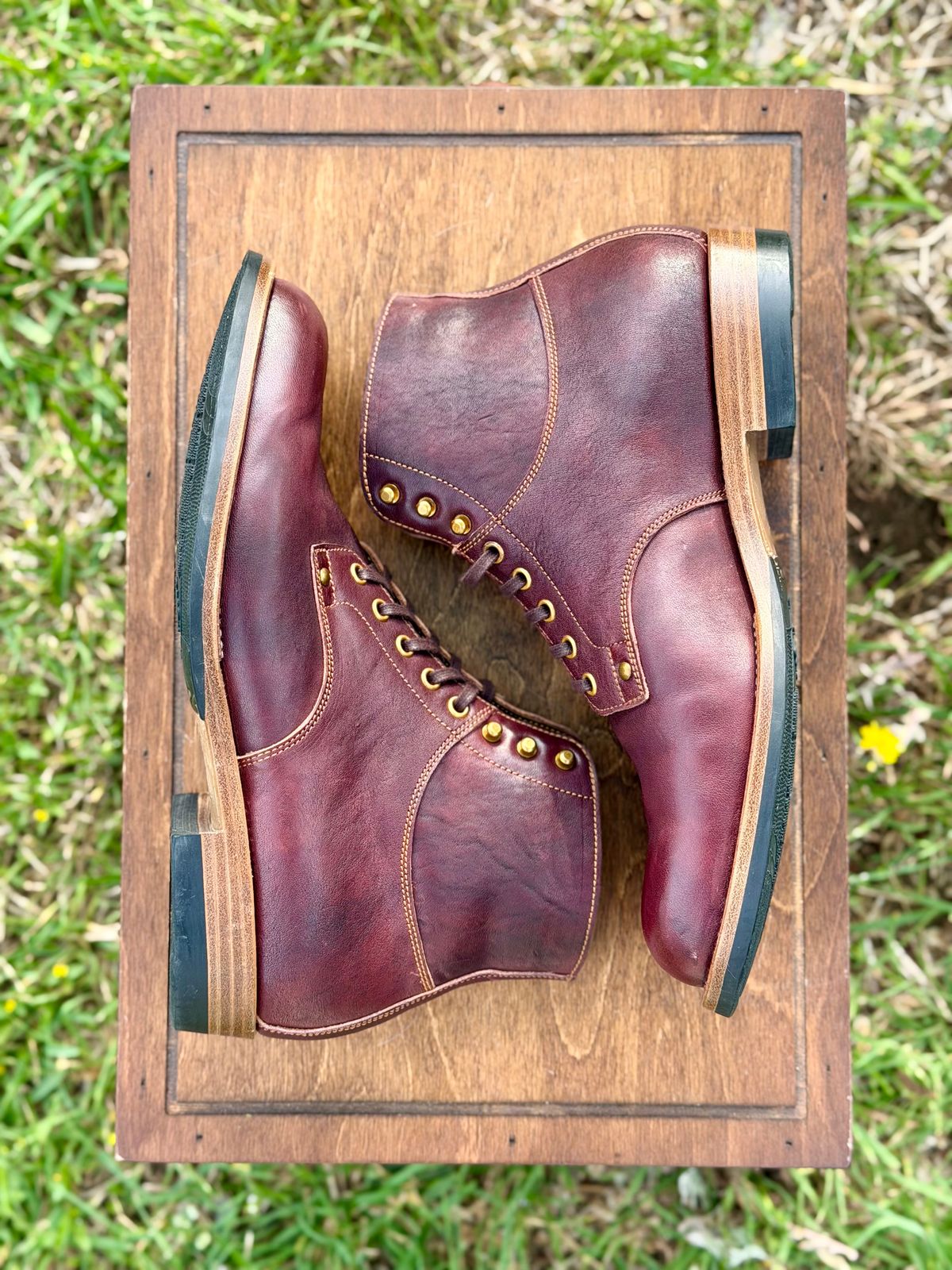 Photo by itsyaboisqueak on April 1, 2026 of the Iron Boots x Østmo Type 1 in Maryam Hand-Dyed Burgundy Washed Horsehide.
