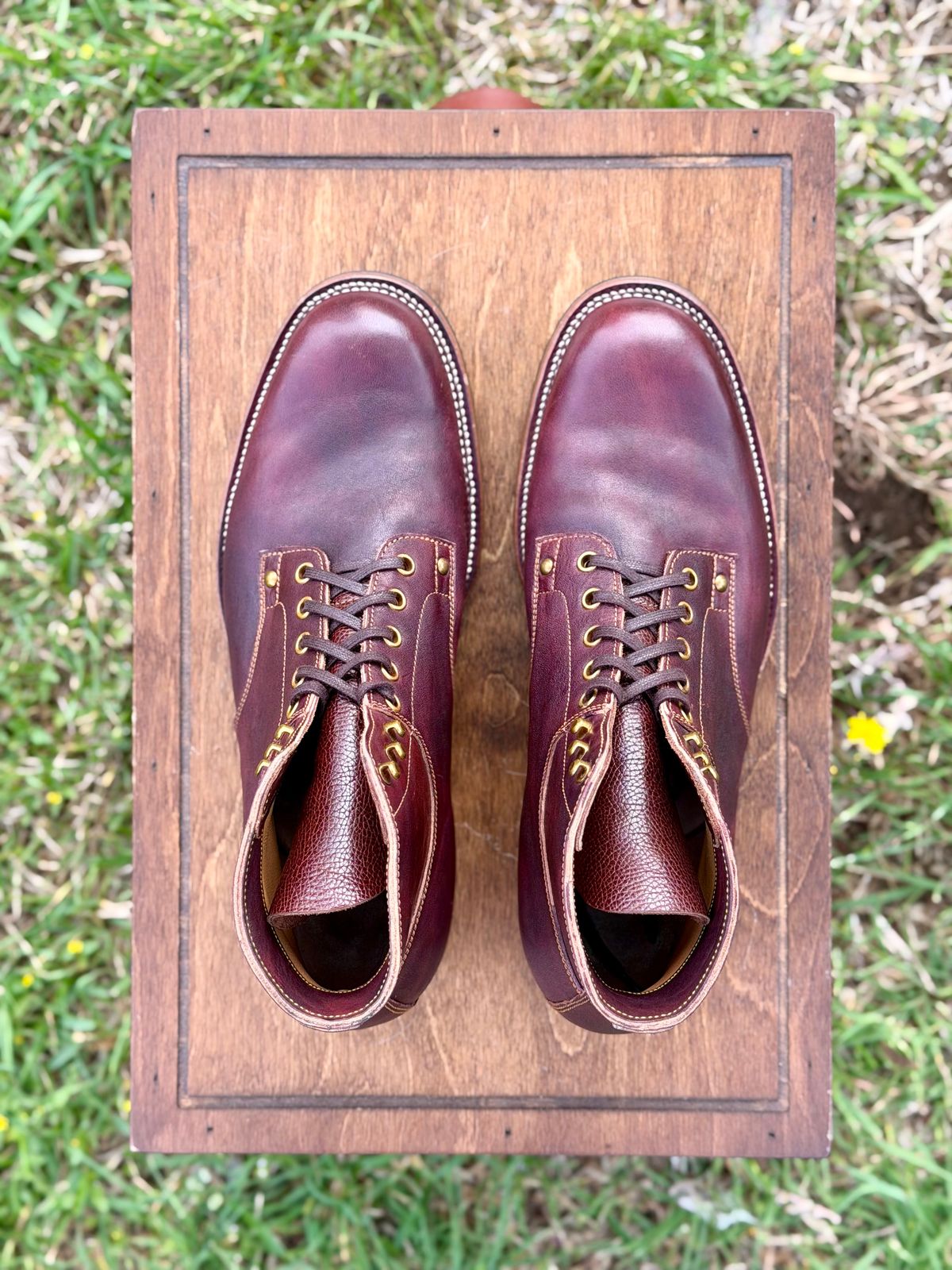 Photo by itsyaboisqueak on April 1, 2026 of the Iron Boots x Østmo Type 1 in Maryam Hand-Dyed Burgundy Washed Horsehide.