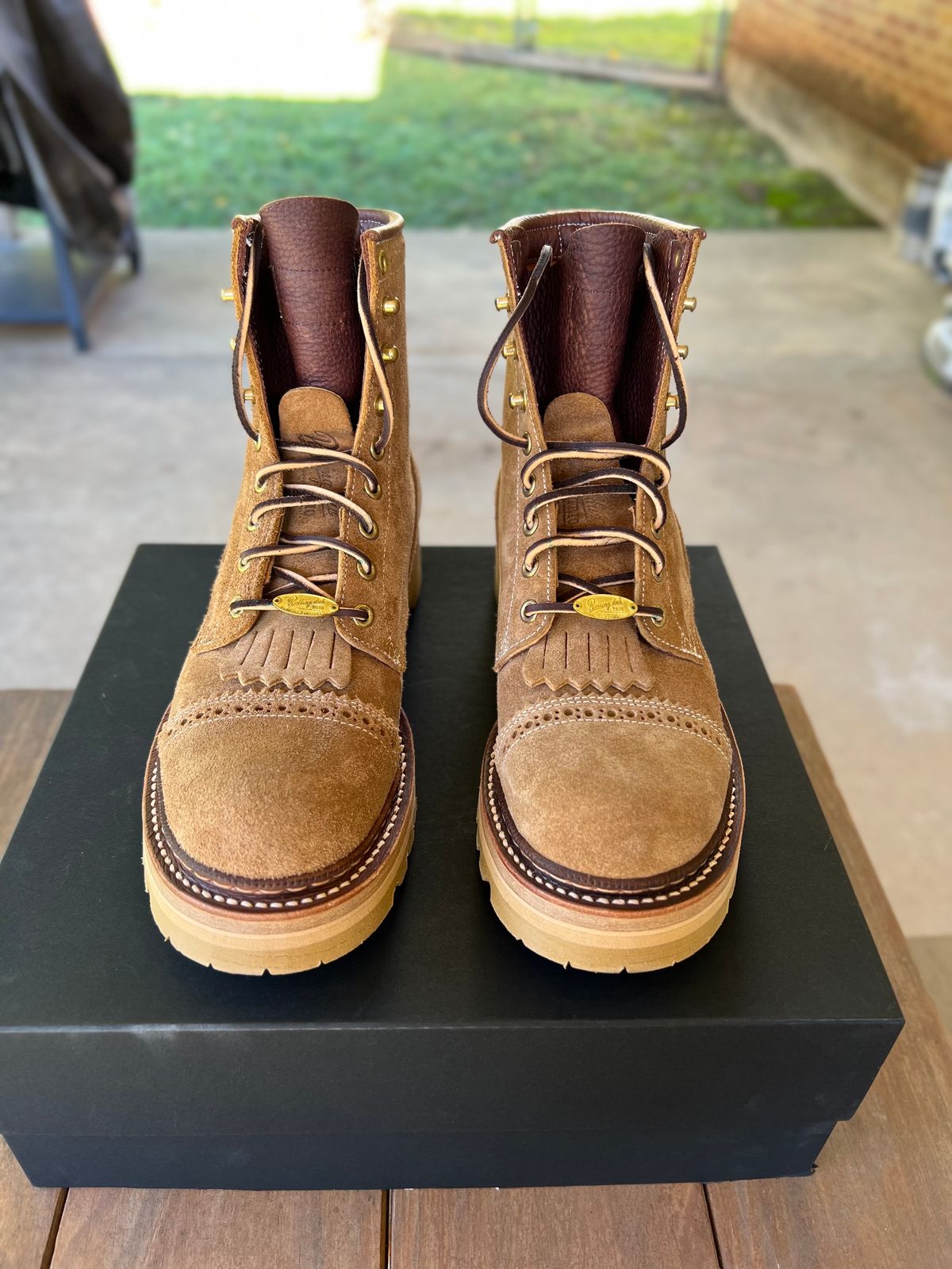 Photo by itsyaboisqueak on November 1, 2023 of the Rolling Dub Trio Forrester II in Nakamura Sennosuke Shoten Dark Beige Suede.