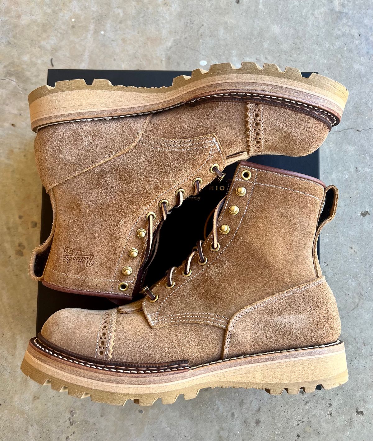 Photo by itsyaboisqueak on November 1, 2023 of the Rolling Dub Trio Forrester II in Nakamura Sennosuke Shoten Dark Beige Suede.