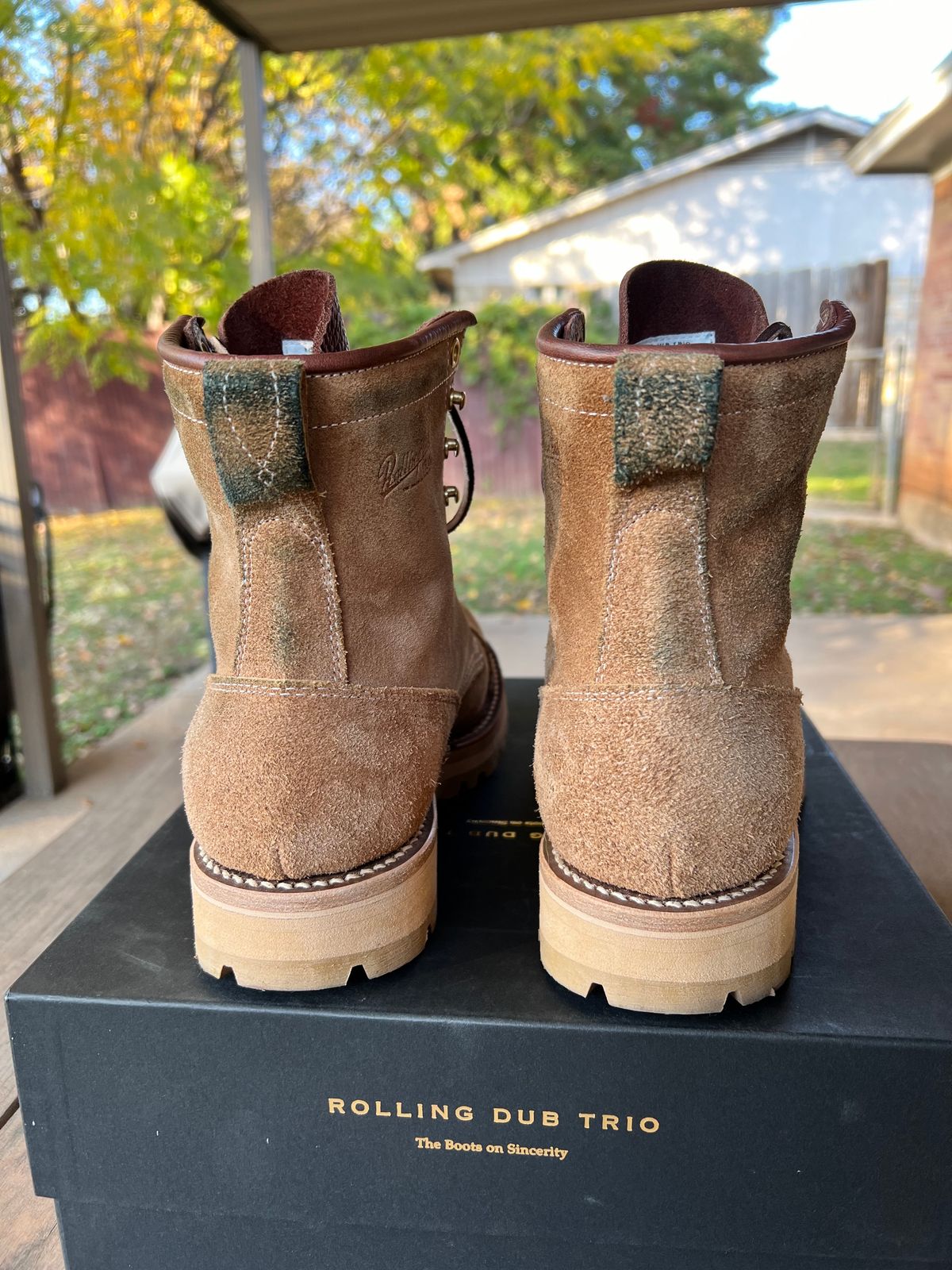 Photo by itsyaboisqueak on December 2, 2023 of the Rolling Dub Trio Forrester II in Nakamura Sennosuke Shoten Dark Beige Suede.