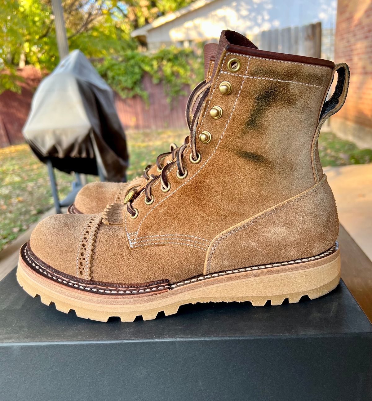 Photo by itsyaboisqueak on December 2, 2023 of the Rolling Dub Trio Forrester II in Nakamura Sennosuke Shoten Dark Beige Suede.