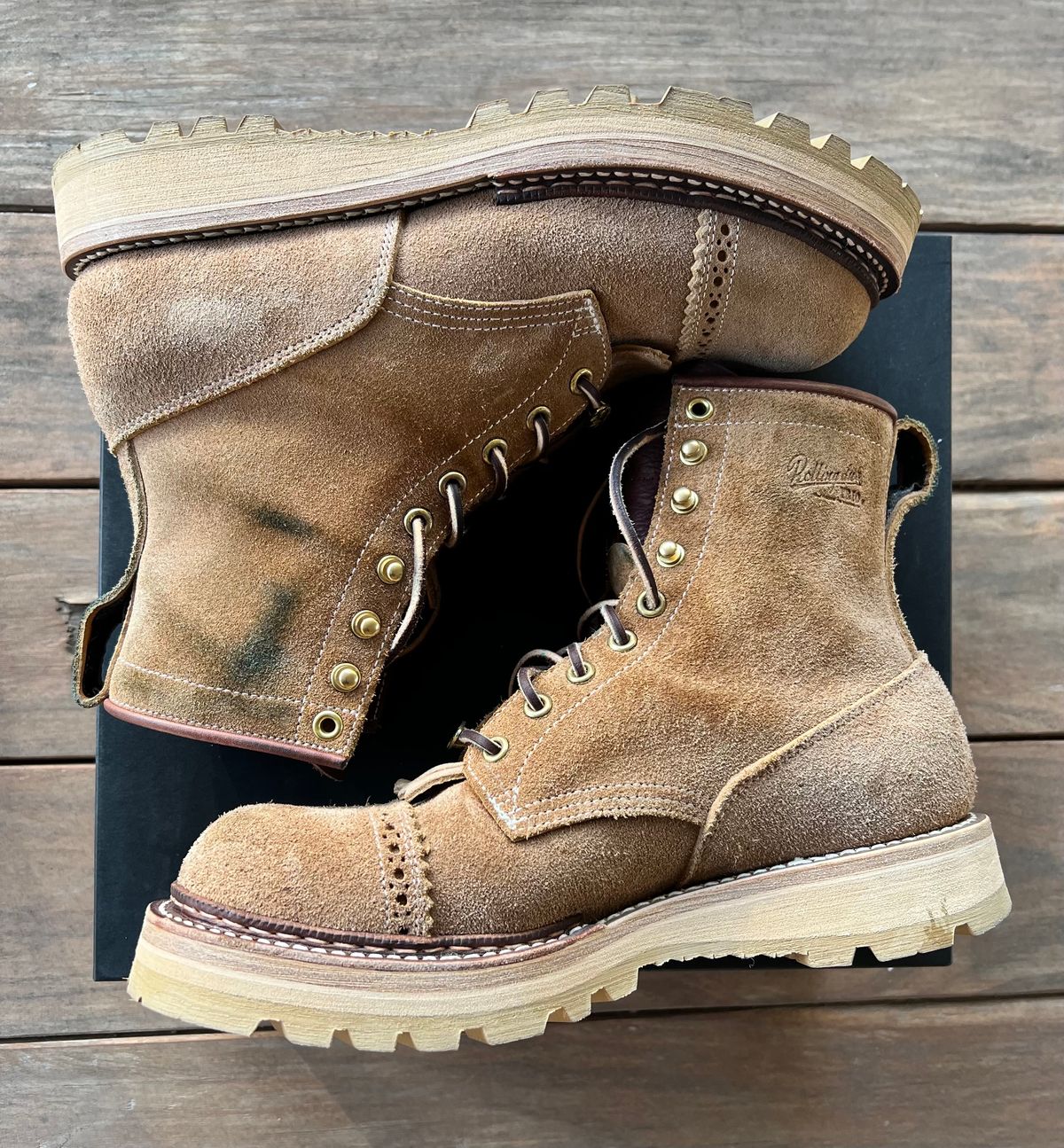 Photo by itsyaboisqueak on December 2, 2023 of the Rolling Dub Trio Forrester II in Nakamura Sennosuke Shoten Dark Beige Suede.