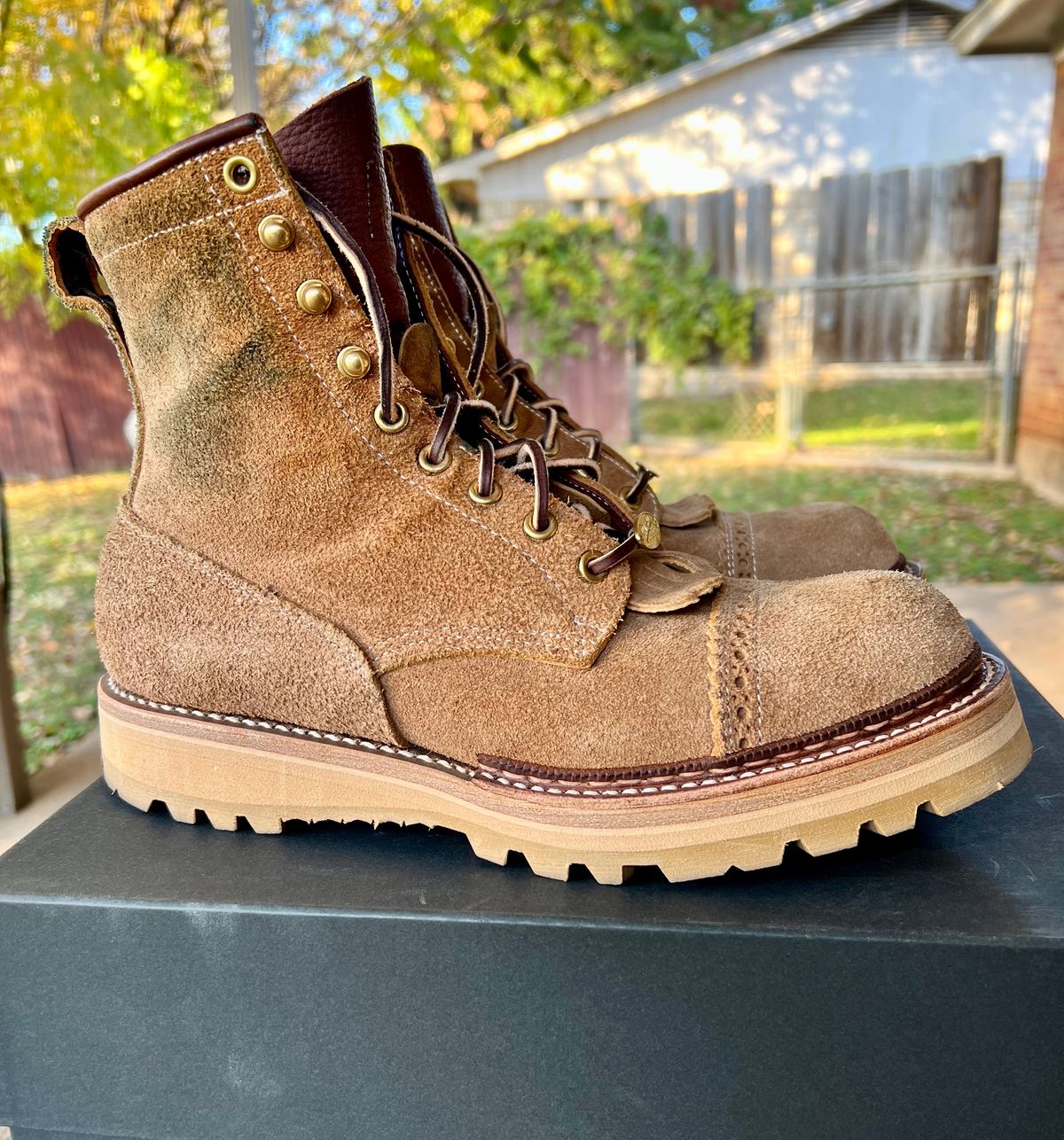 Photo by itsyaboisqueak on December 2, 2023 of the Rolling Dub Trio Forrester II in Nakamura Sennosuke Shoten Dark Beige Suede.