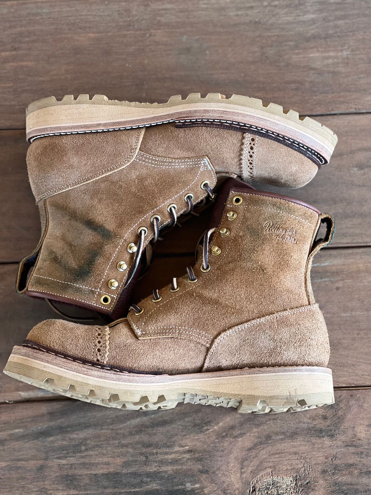 Photo by itsyaboisqueak on February 3, 2024 of the Rolling Dub Trio Forrester II in Nakamura Sennosuke Shoten Dark Beige Suede.