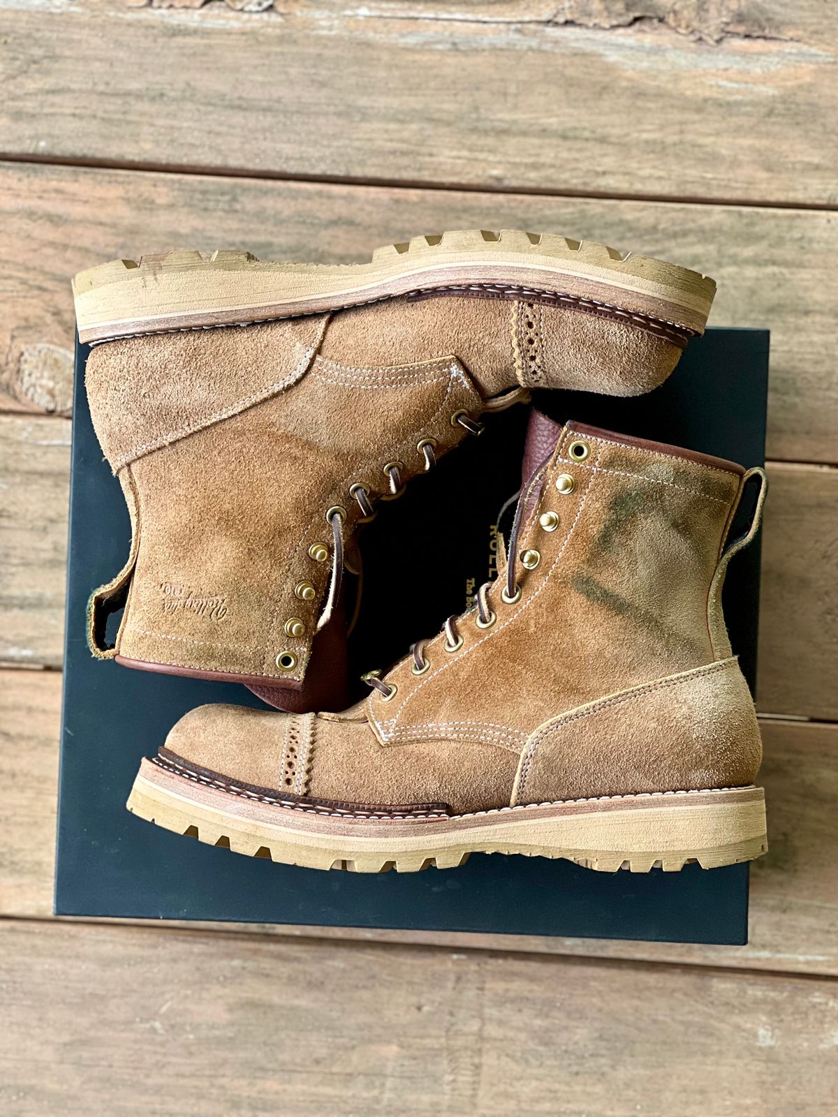 Photo by itsyaboisqueak on April 2, 2024 of the Rolling Dub Trio Forrester II in Nakamura Sennosuke Shoten Dark Beige Suede.