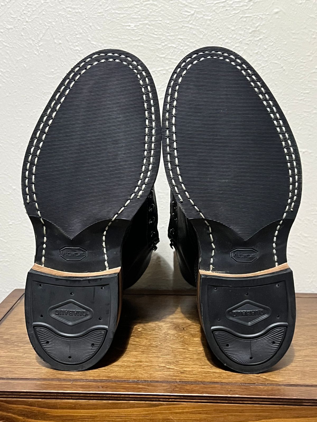 Photo by itsyaboisqueak on February 28, 2025 of the White's 375 in Horween Black Waxed Flesh.