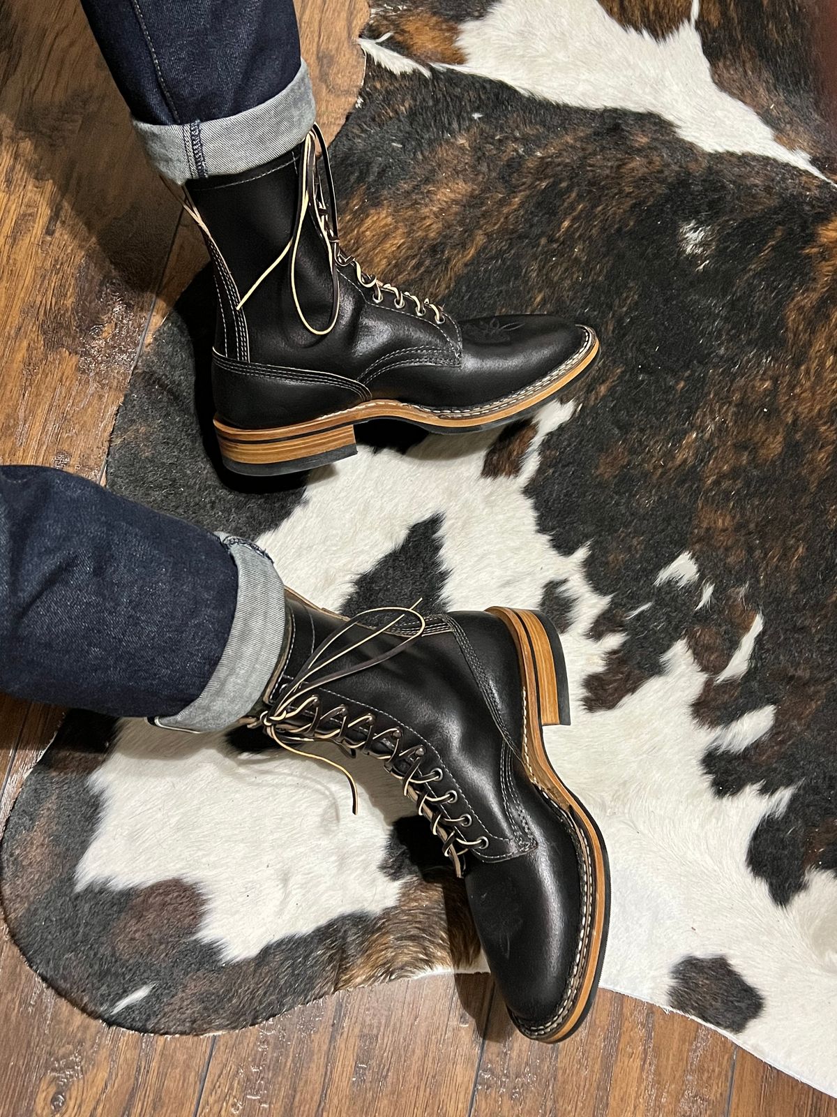 Photo by itsyaboisqueak on February 28, 2025 of the White's 375 in Horween Black Waxed Flesh.