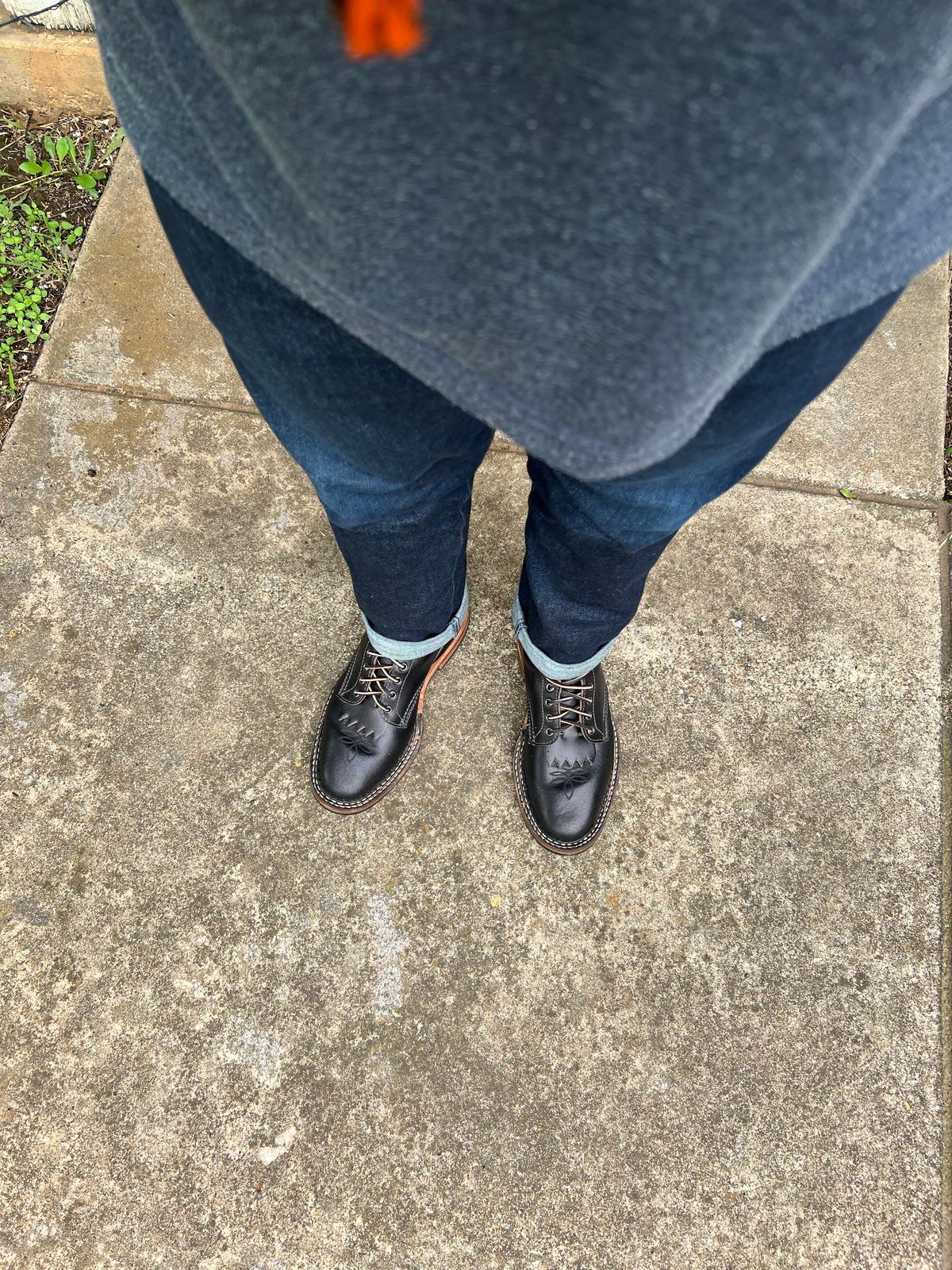 Photo by itsyaboisqueak on May 29, 2025 of the White's 375 in Horween Black Waxed Flesh.