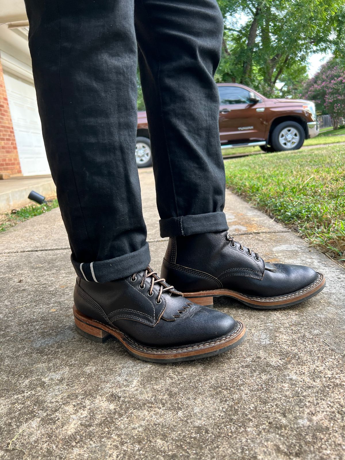 Photo by itsyaboisqueak on August 1, 2025 of the White's 375 in Horween Black Waxed Flesh.