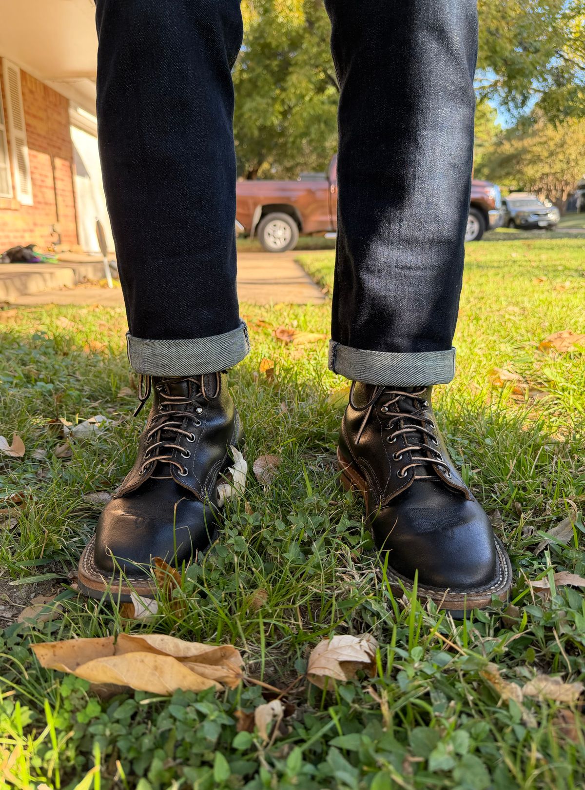 Photo by itsyaboisqueak on November 6, 2025 of the White's 375 in Horween Black Waxed Flesh.